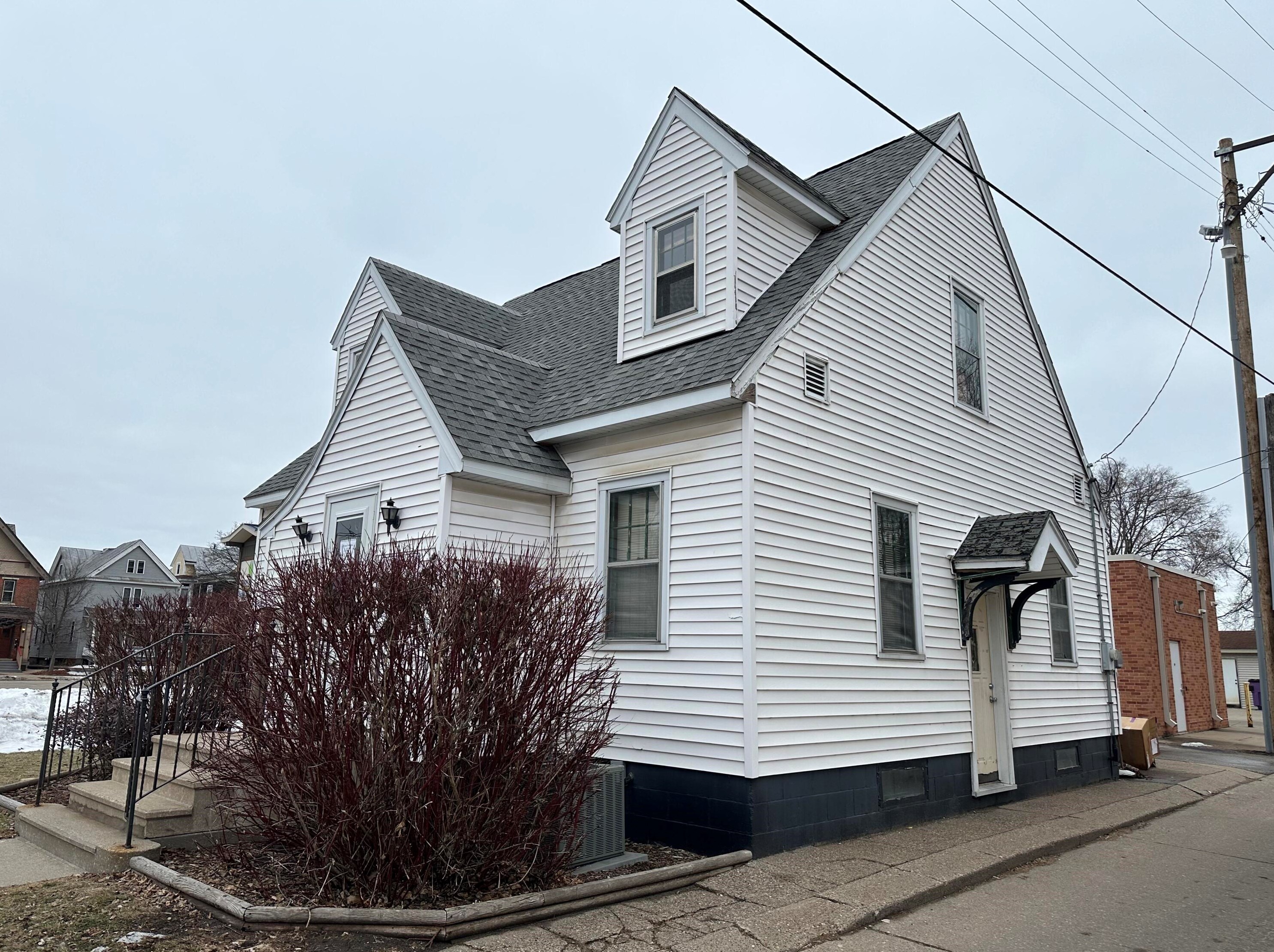 515 Division St, La Crosse, WI 54601