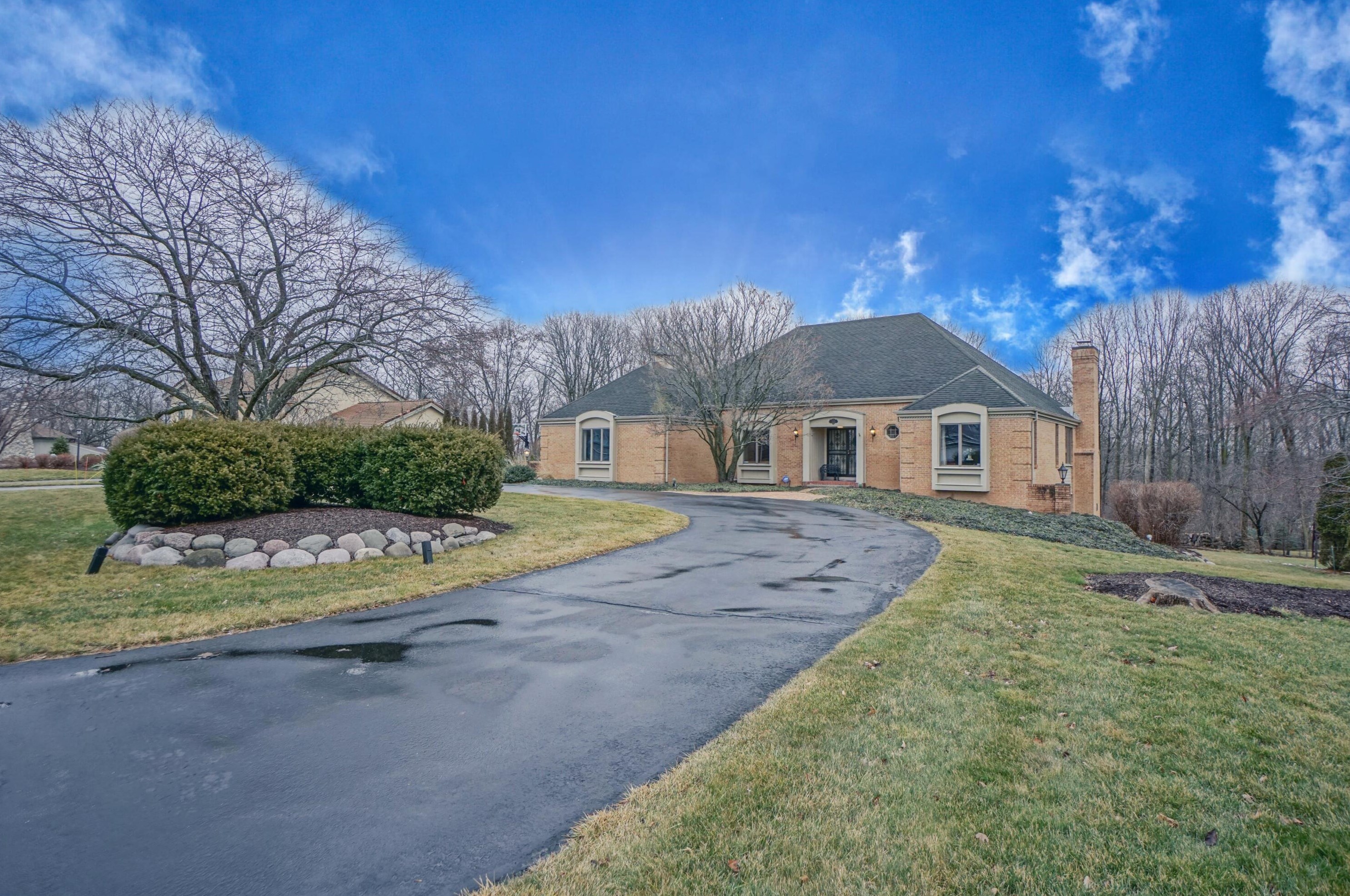 220 Sheffield Dr, Brookfield, WI 53005-7935