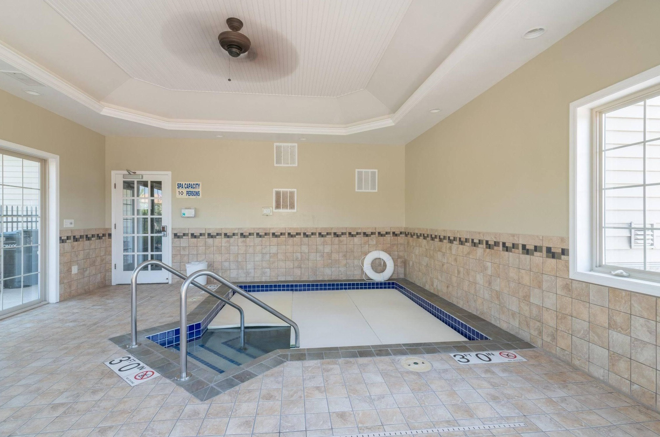 1762 New Port Vista Dr, Grafton WI  53024-9390 exterior