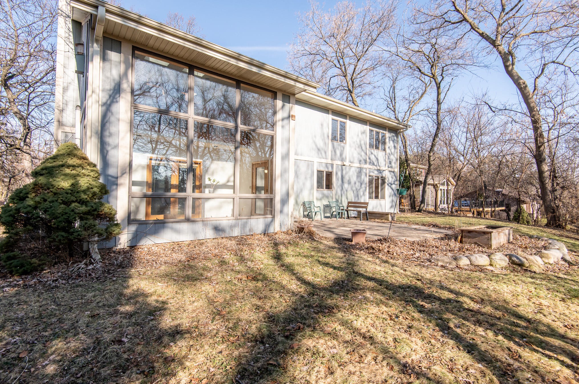 511 Glenwood Dr, Chenequa, WI 53029-2703