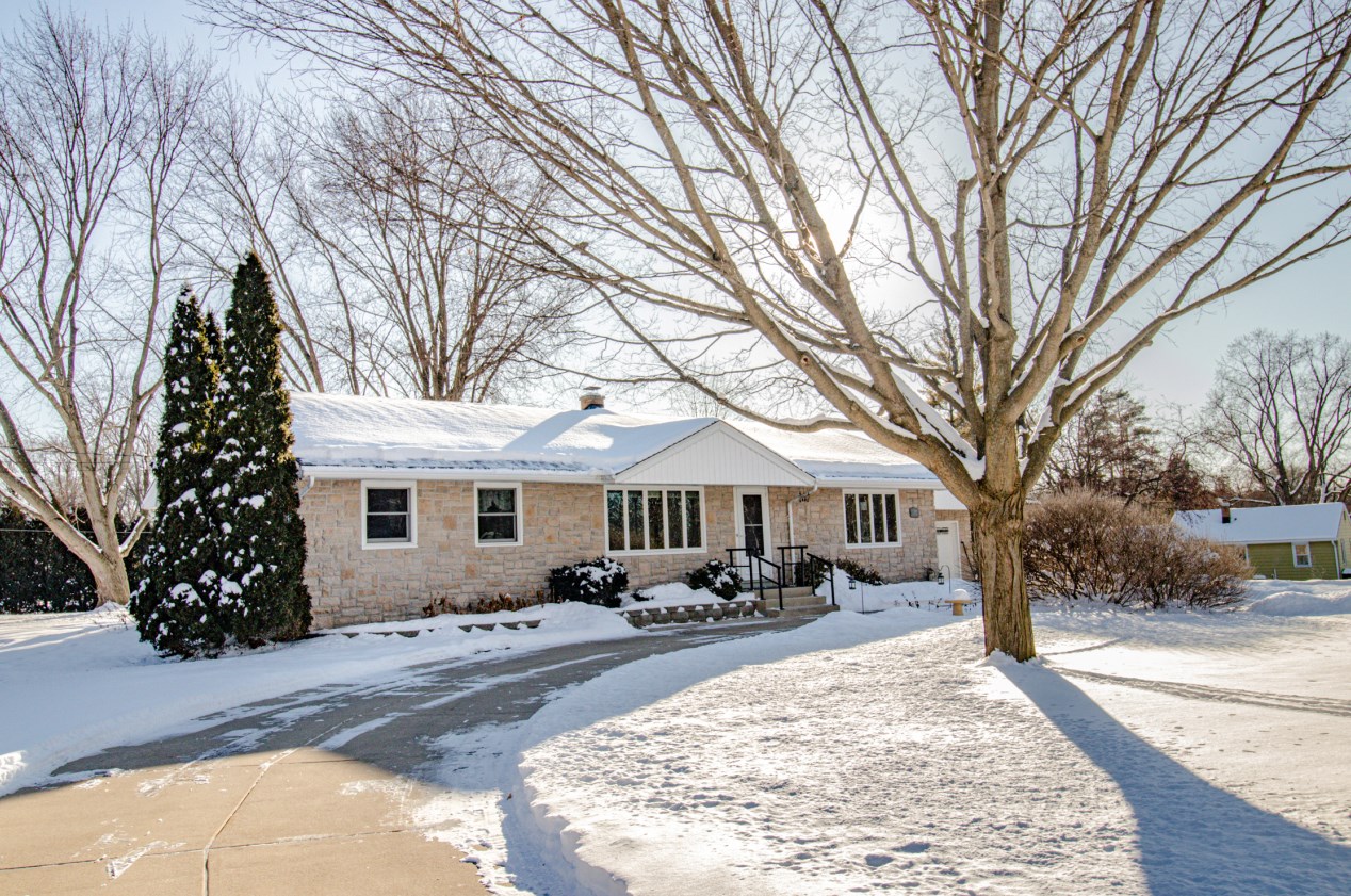 12965 Robin Ln, Brookfield, WI 53005-7713