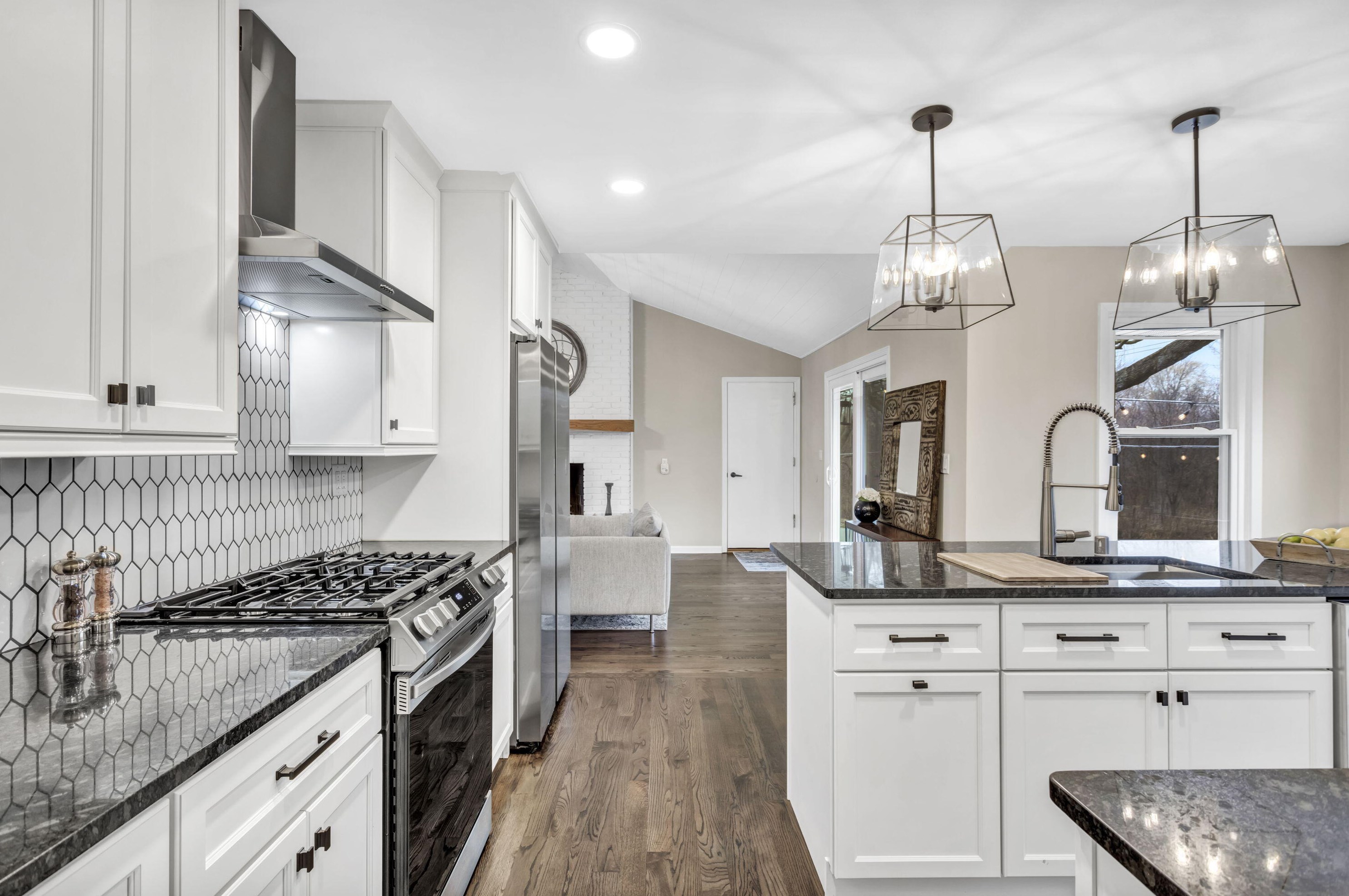 10333 N Versailles Ct, Thiensville, WI 53092