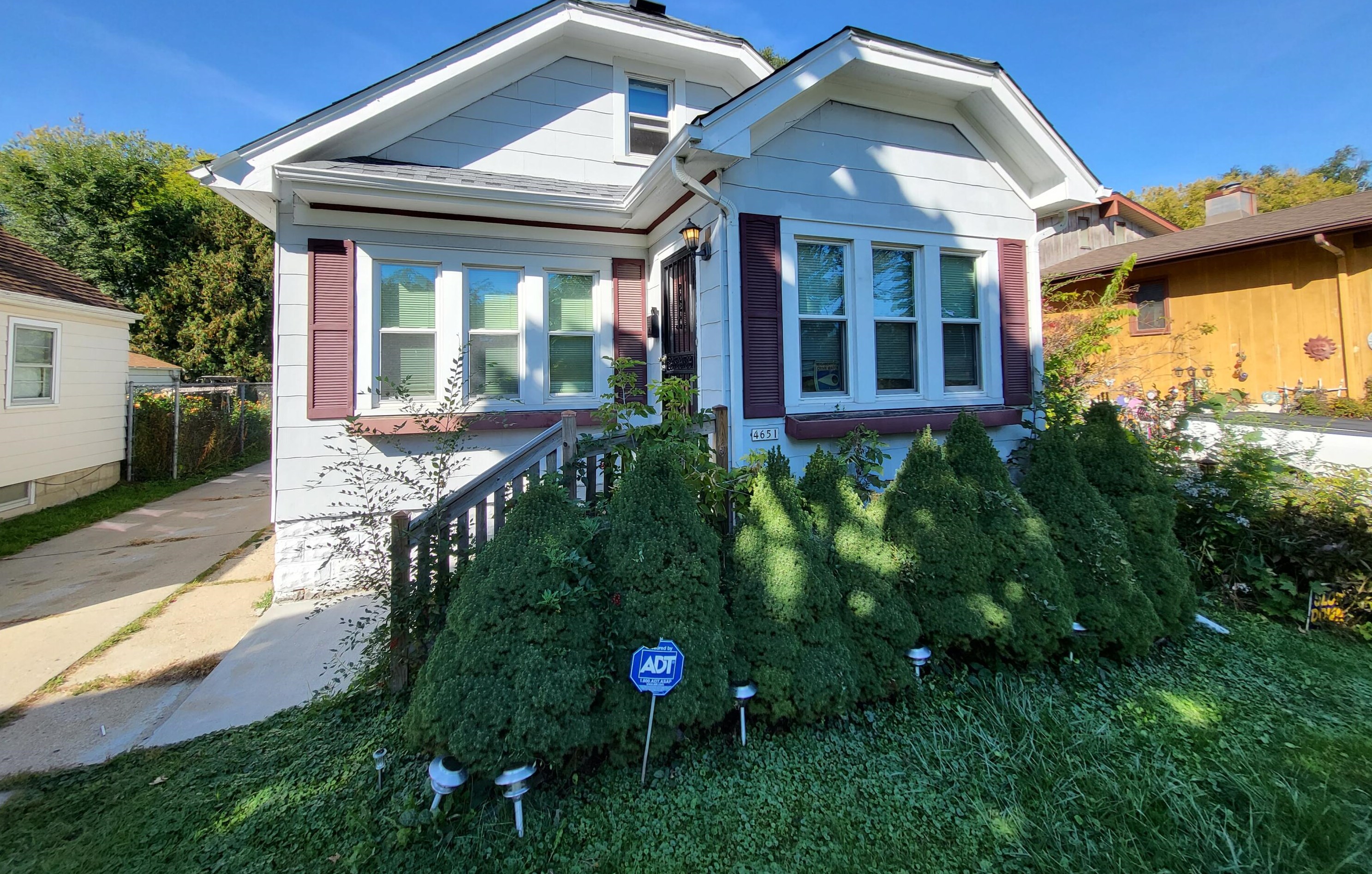 4651 48, Milwaukee WI 53220-4113 exterior