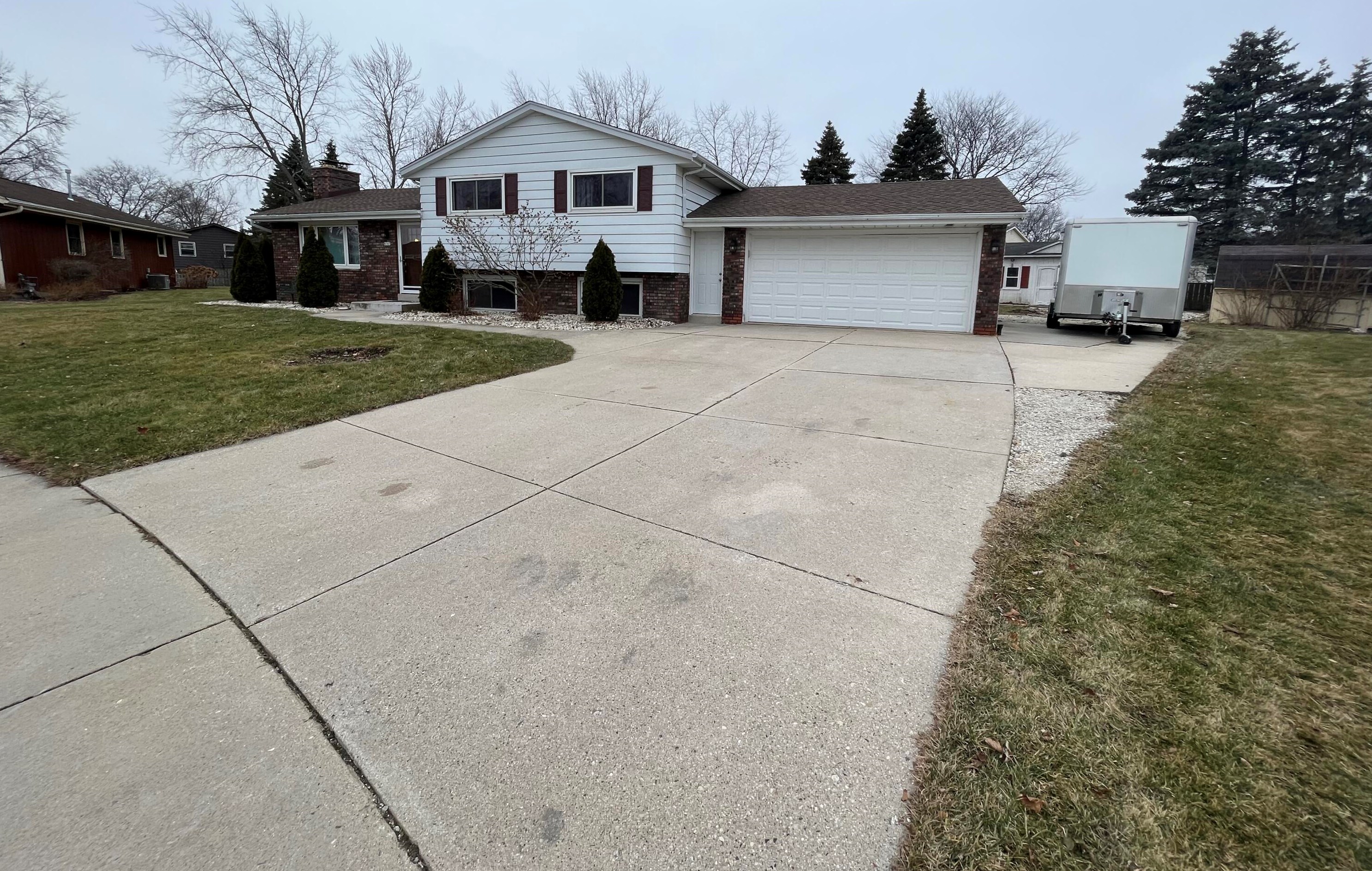 9747 S Shepard Hills Cir, Oak Creek, WI 53154