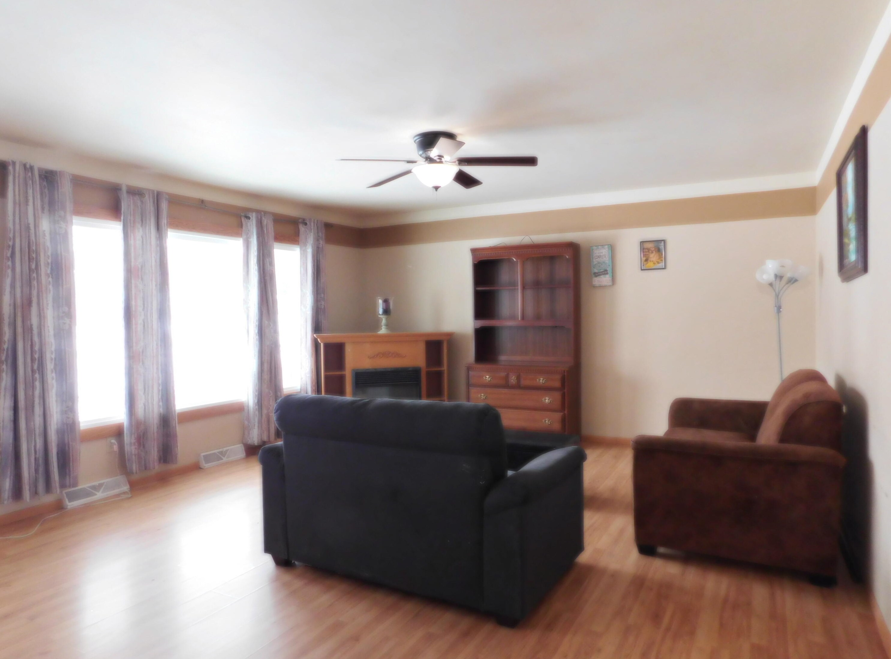 6386 Scenic Dr E, West Bend, WI 53095