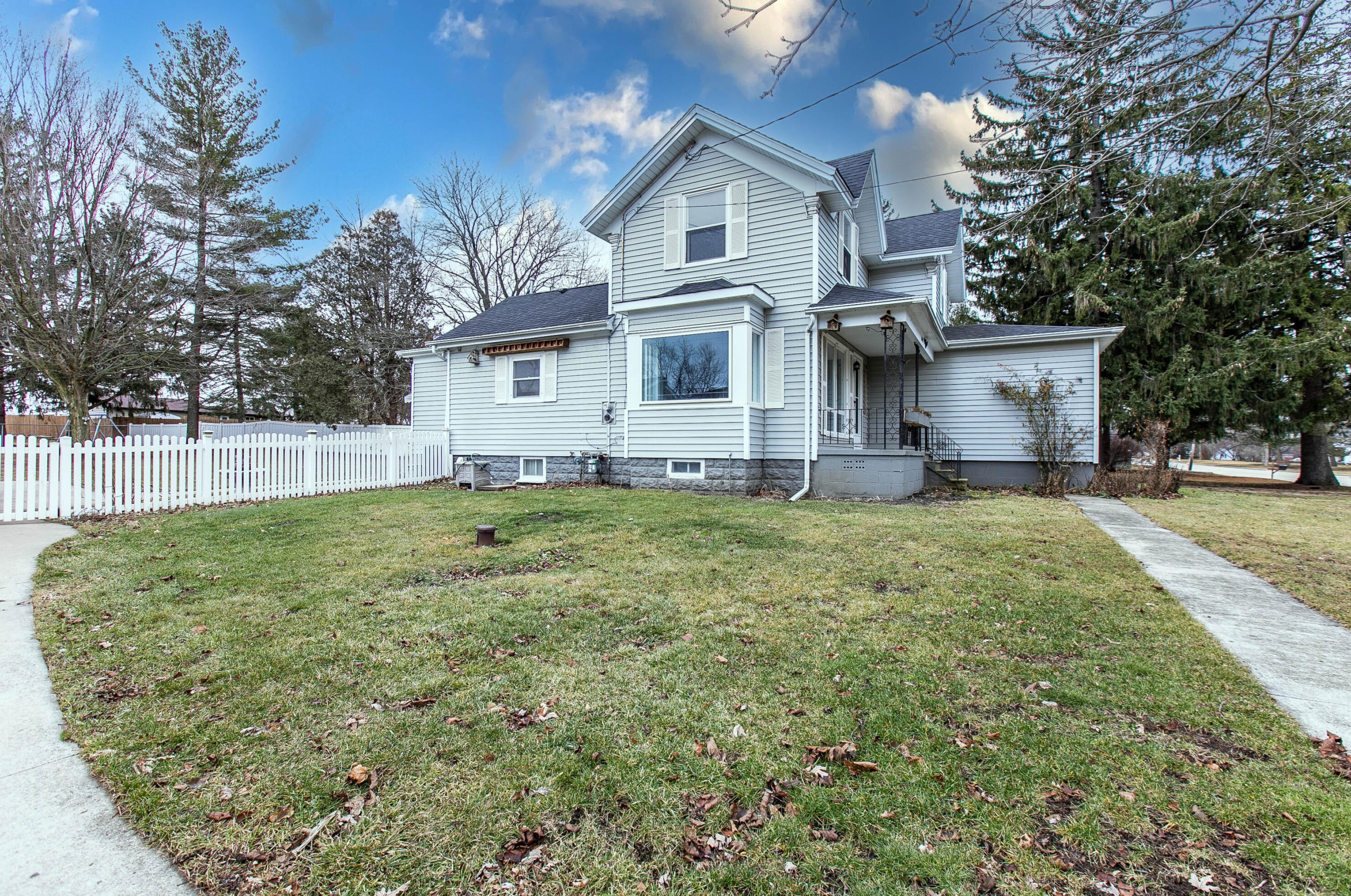 8311 12th St, Kenosha, WI 53144