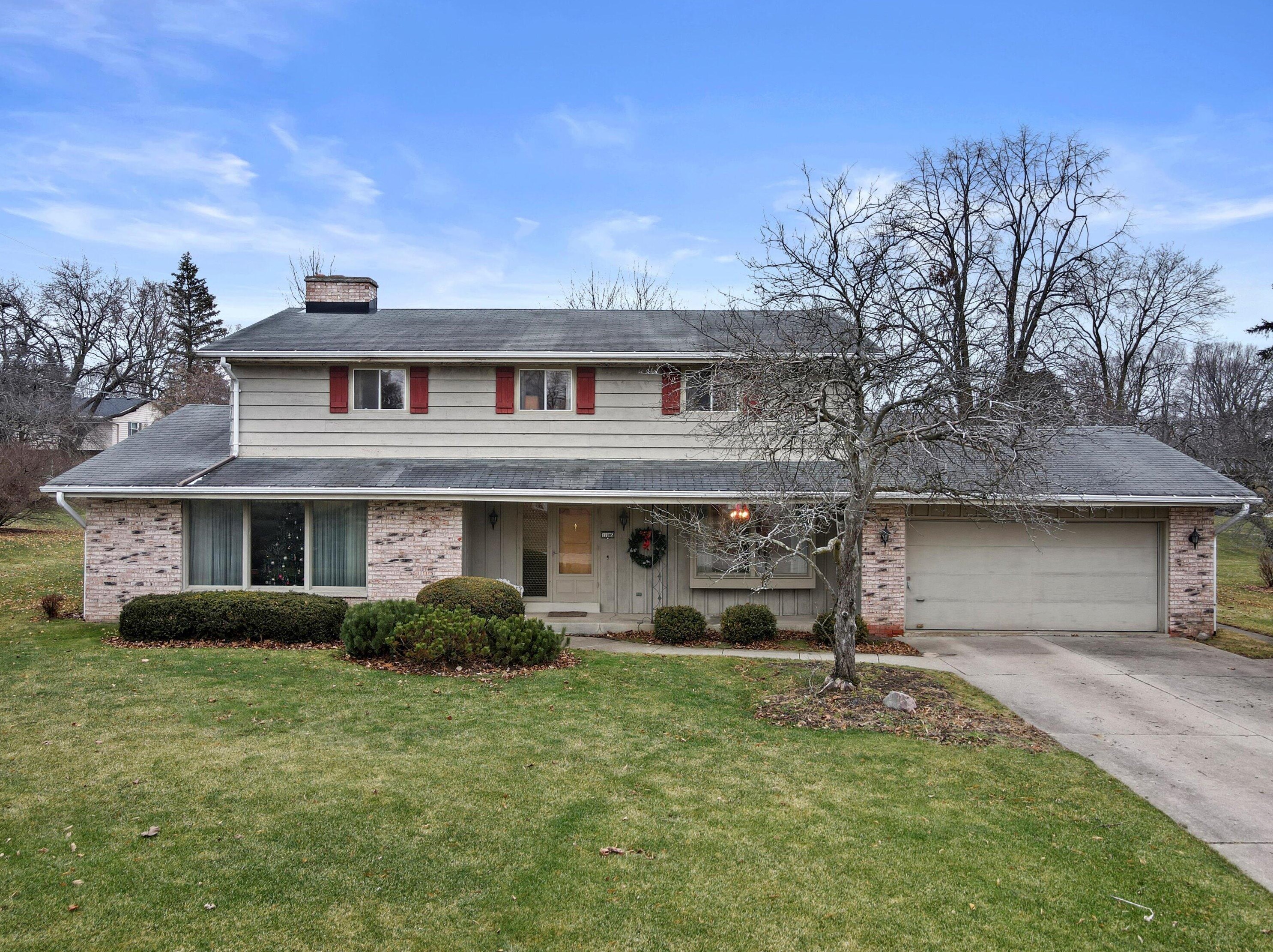 17885 Wessex Dr, Brookfield, WI 53045-1151