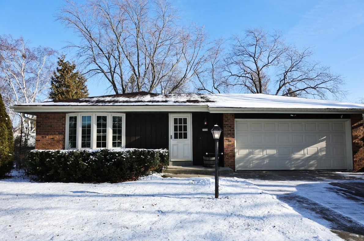 7578 Logan Ave, Oak Creek, WI 53154-2324