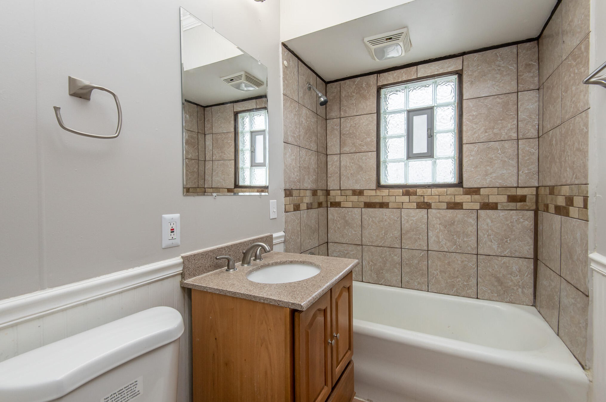 2016 Marquette St, Racine WI  53402-4640 exterior