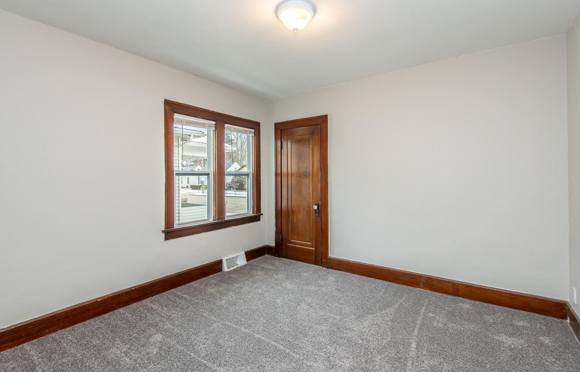 2016 Marquette St, Racine WI  53402-4640 exterior