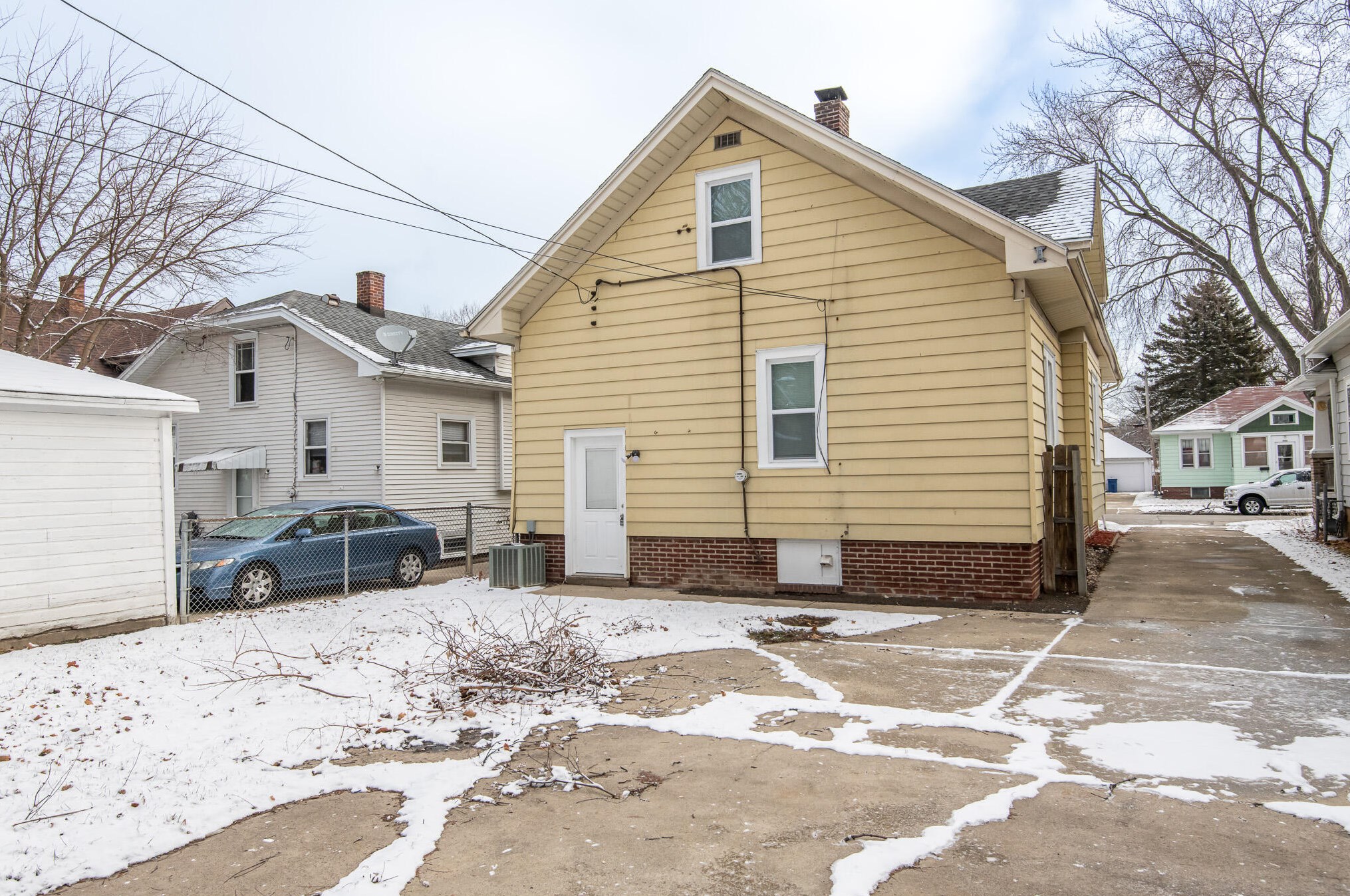2016 Marquette St, Racine, WI 53402