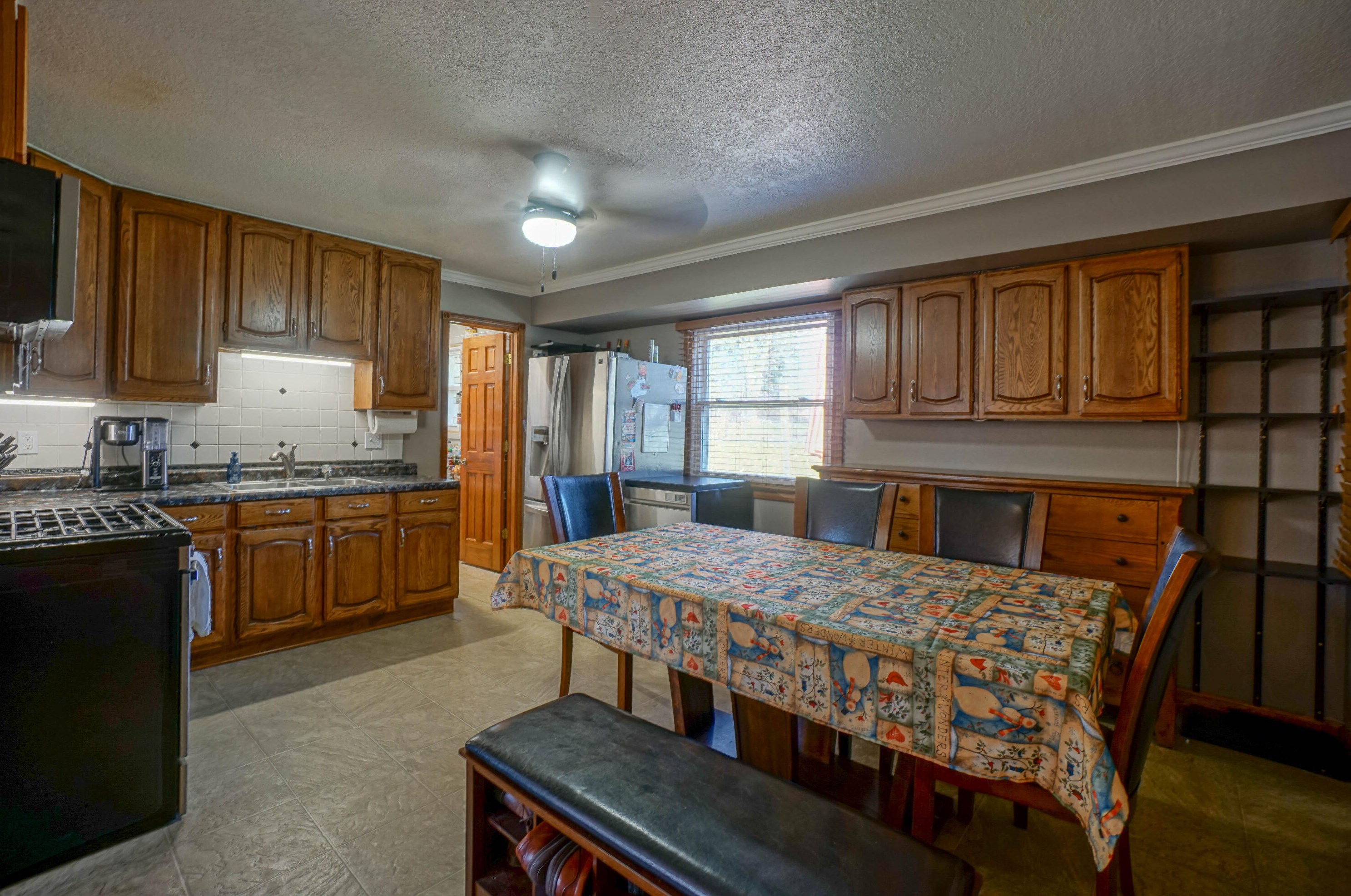 304 Oneida St, Delafield WI  53018-1861 exterior