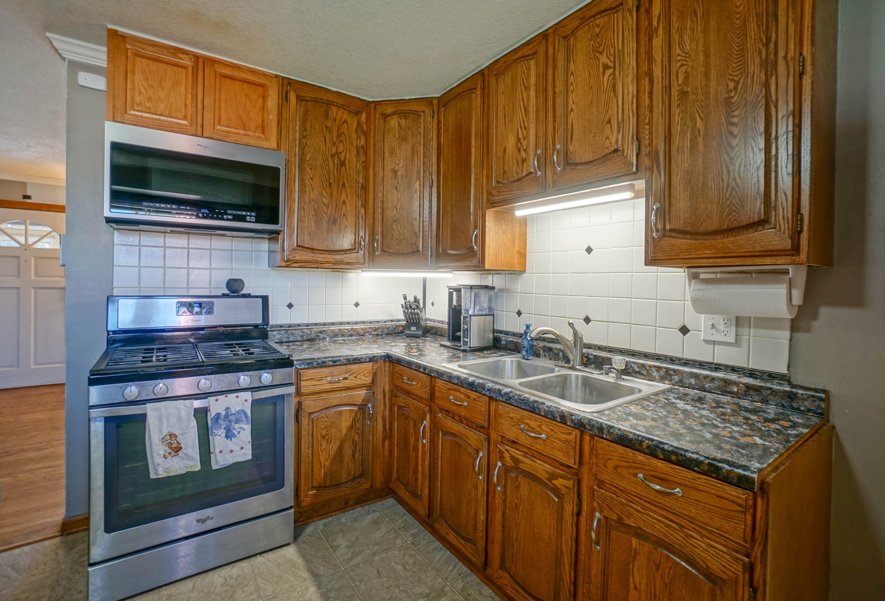 304 Oneida St, Delafield WI  53018-1861 exterior