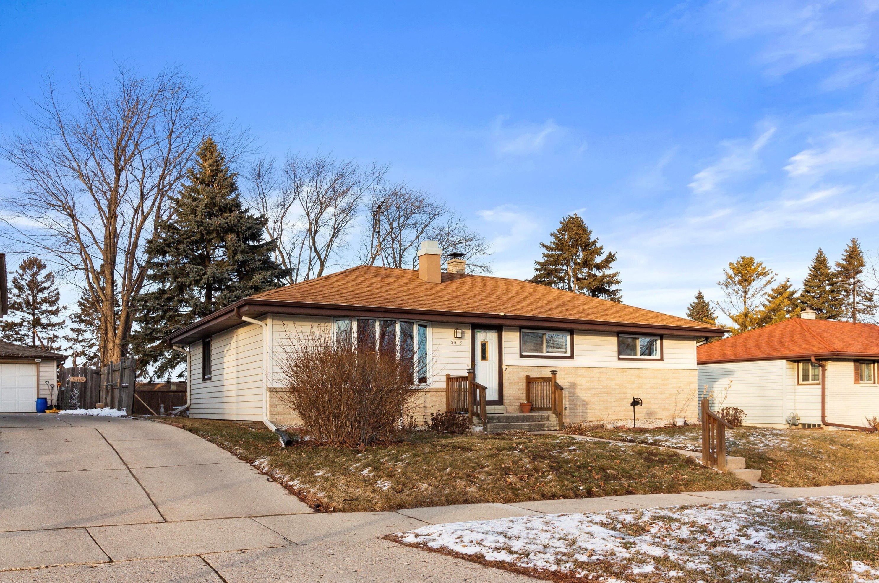 2518 Sycamore Ave, Oak Creek, WI 53154-1056