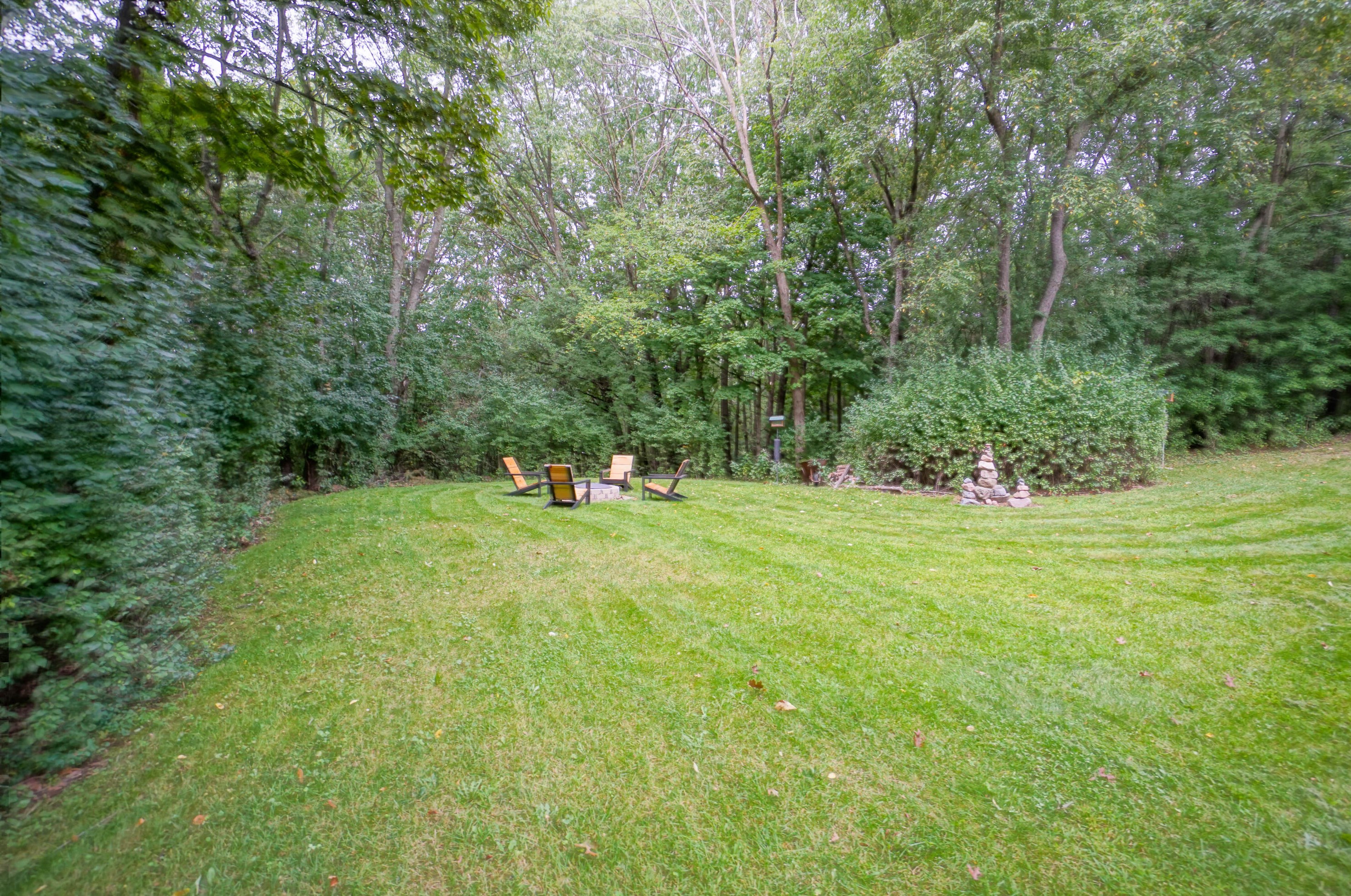 1061 N Lost Woods Rd, Oconomowoc, WI 53066