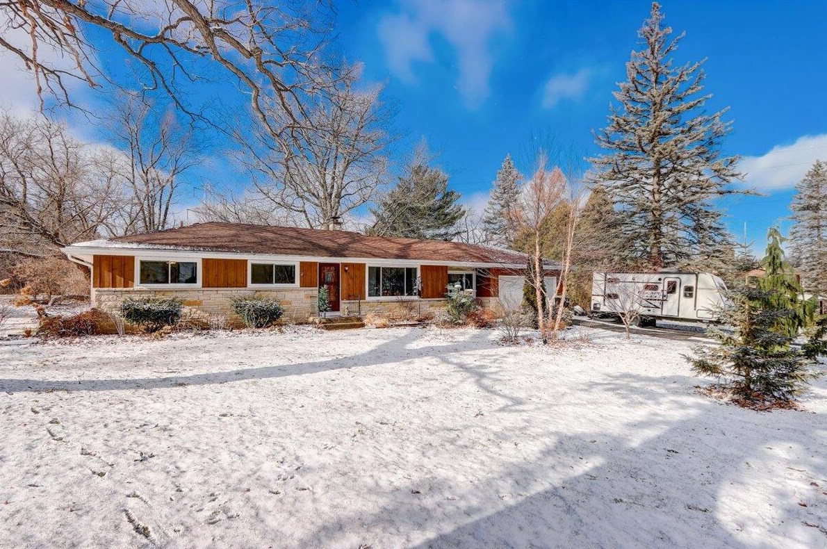 5125 104th St, Hales Corners, WI 53130-1407