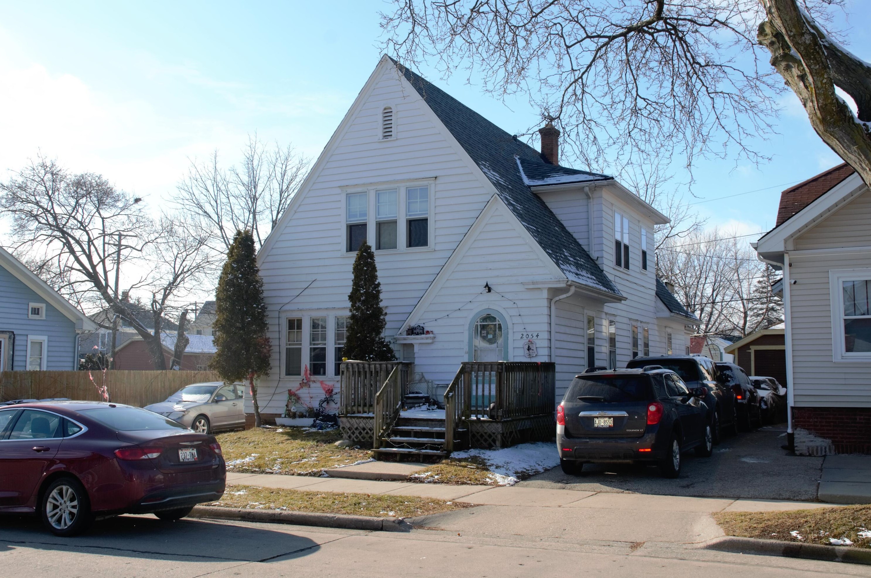 2054 Superior St, Racine, WI 53402-4602