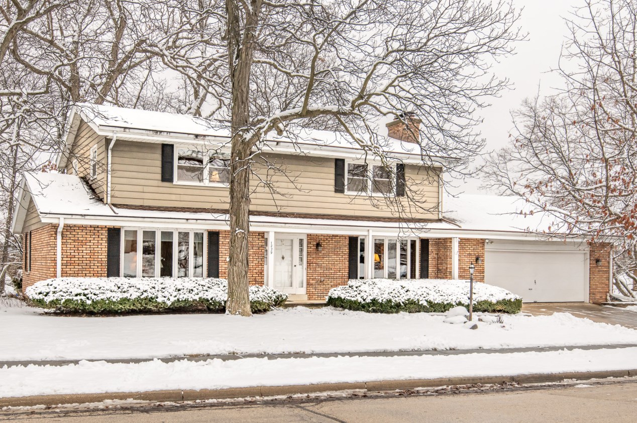 1229 Ayrshire Ln, Waukesha, WI 53186