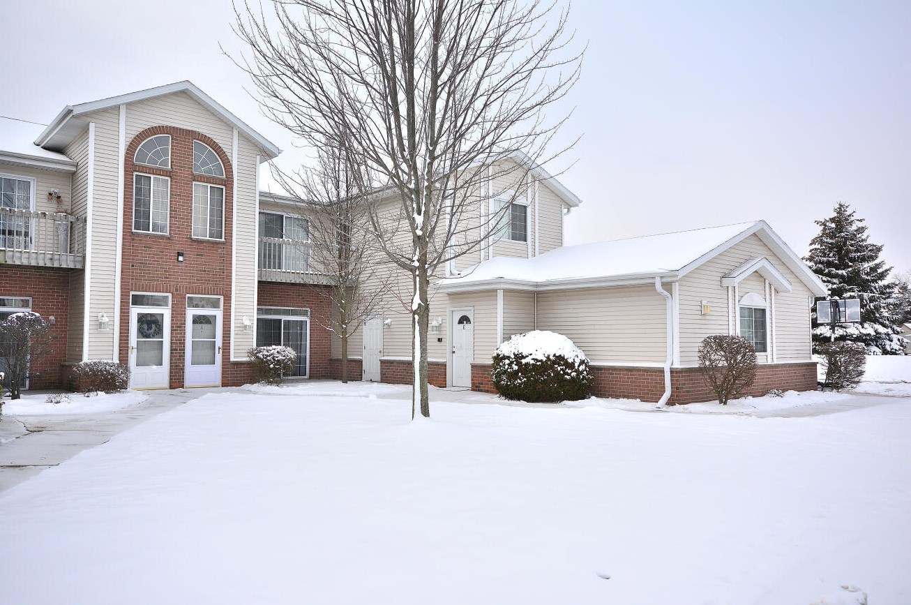 1301 College Ave #3a, South Milwaukee, WI 53172