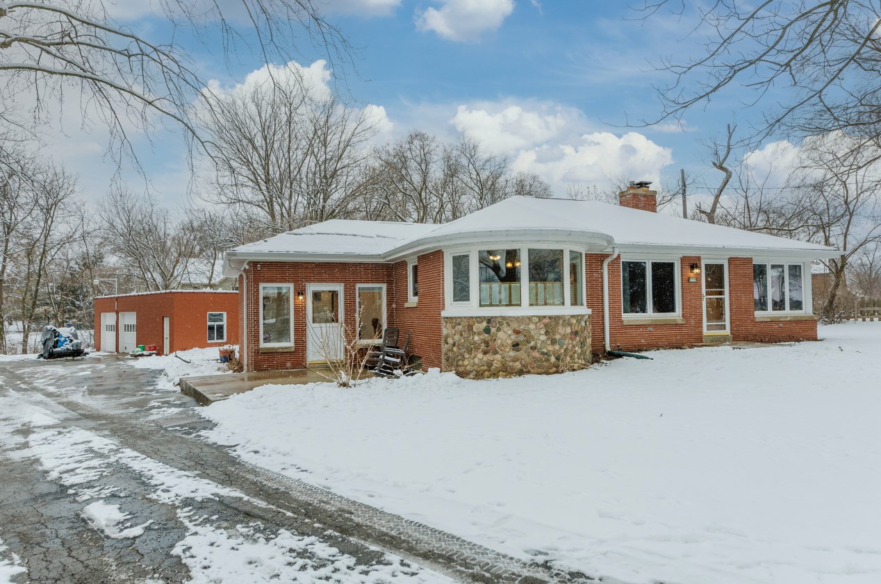 6739 S Pennsylvania Ave, Oak Creek, WI 53154