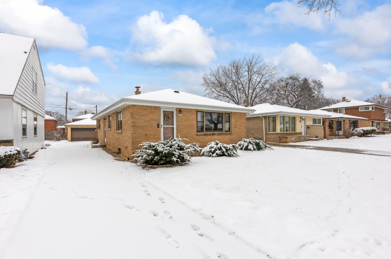 4249 S 89th St, Milwaukee, WI 53228