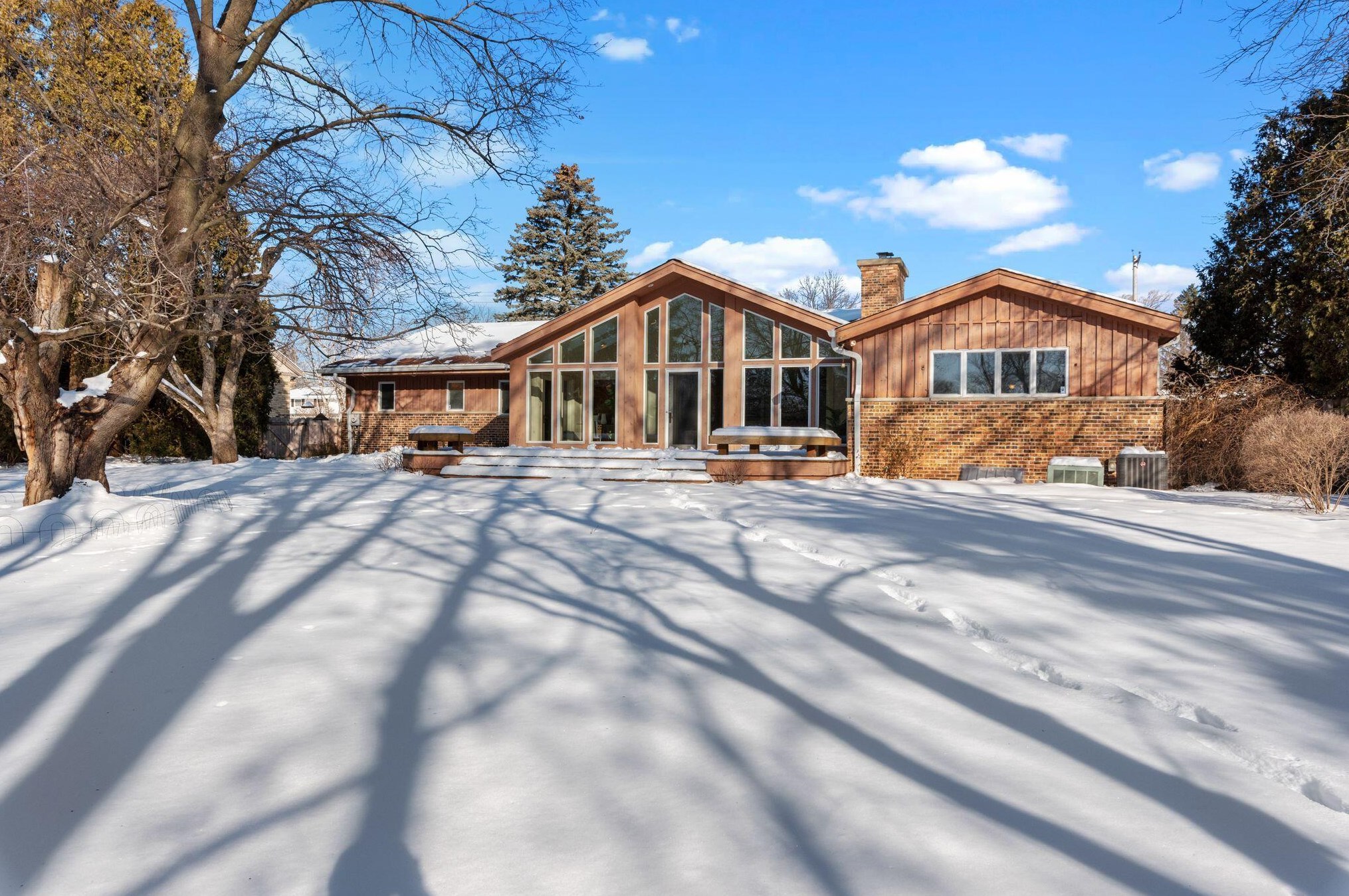 265 Dean Rd, Milwaukee, WI 53217-0027