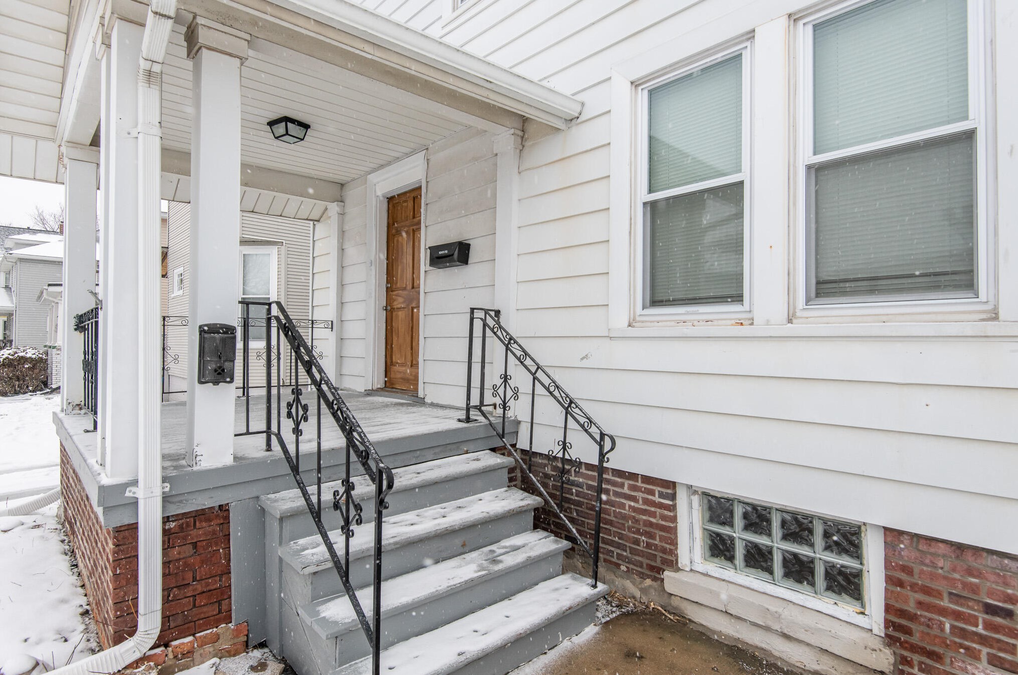 1825 Holmes Ave, Racine, WI 53403-2332