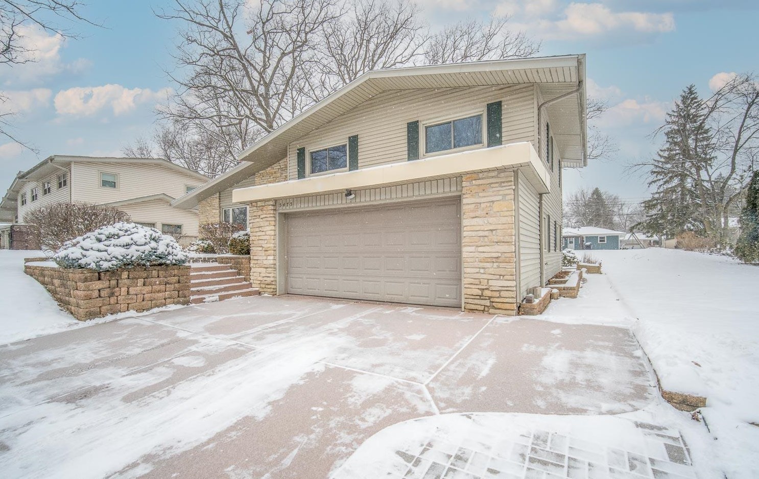 5475 Olympia Dr, Greendale, WI 53129