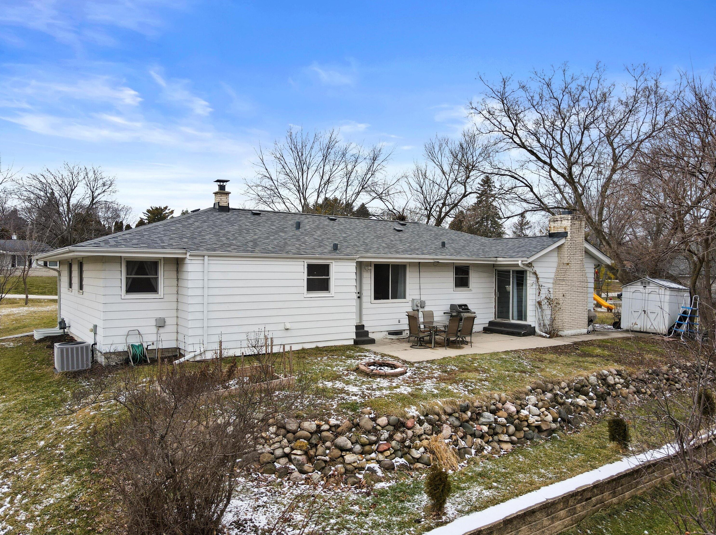 980 Wilson Dr, Brookfield, WI 53005-7249