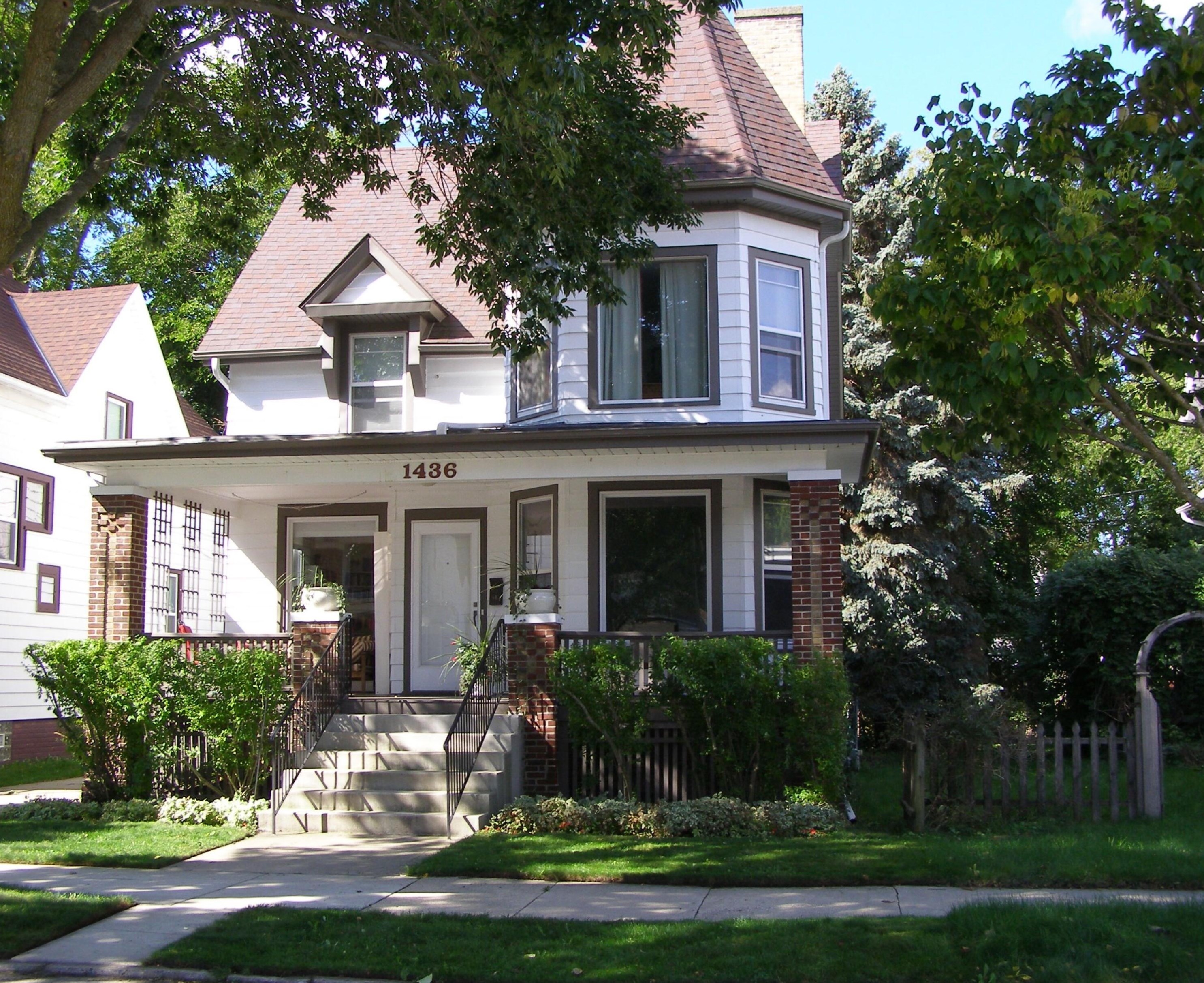 1436 Park Ave, Racine, WI 53403-2718