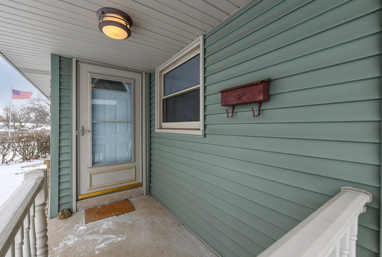 2407 Grove Ave, Racine, WI 53405-4213