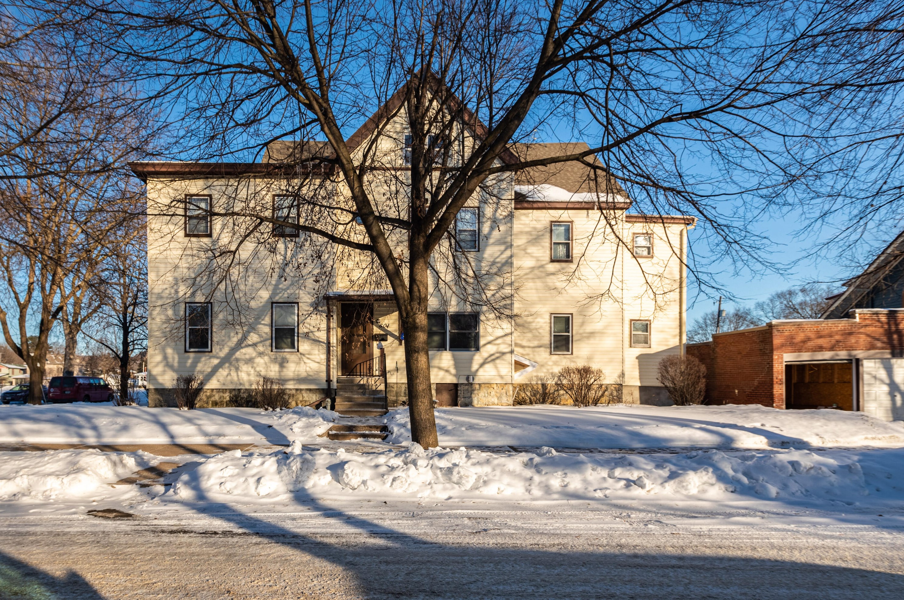 1502 Madison St, La Crosse, WI 54601