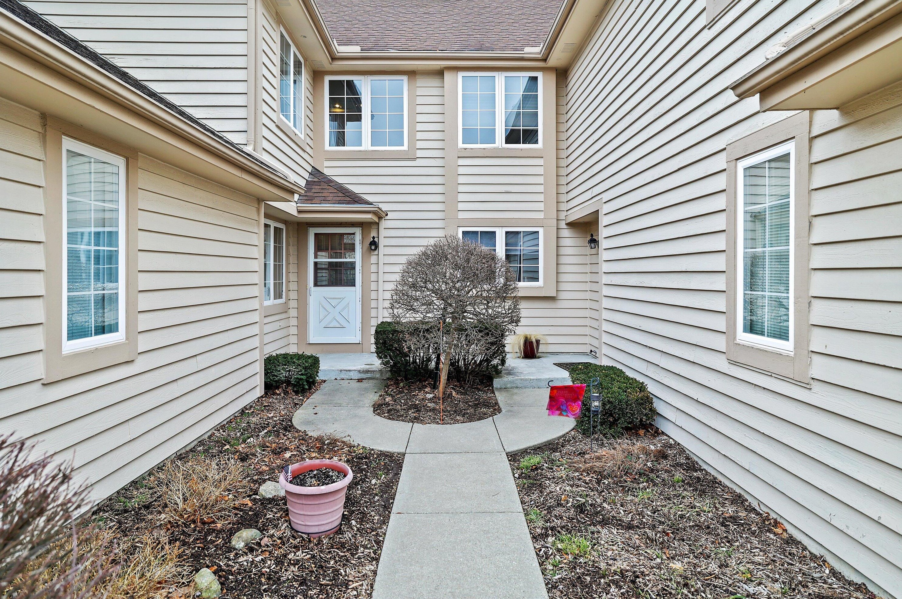 3025 River Birch Dr #b, Brookfield, WI 53045