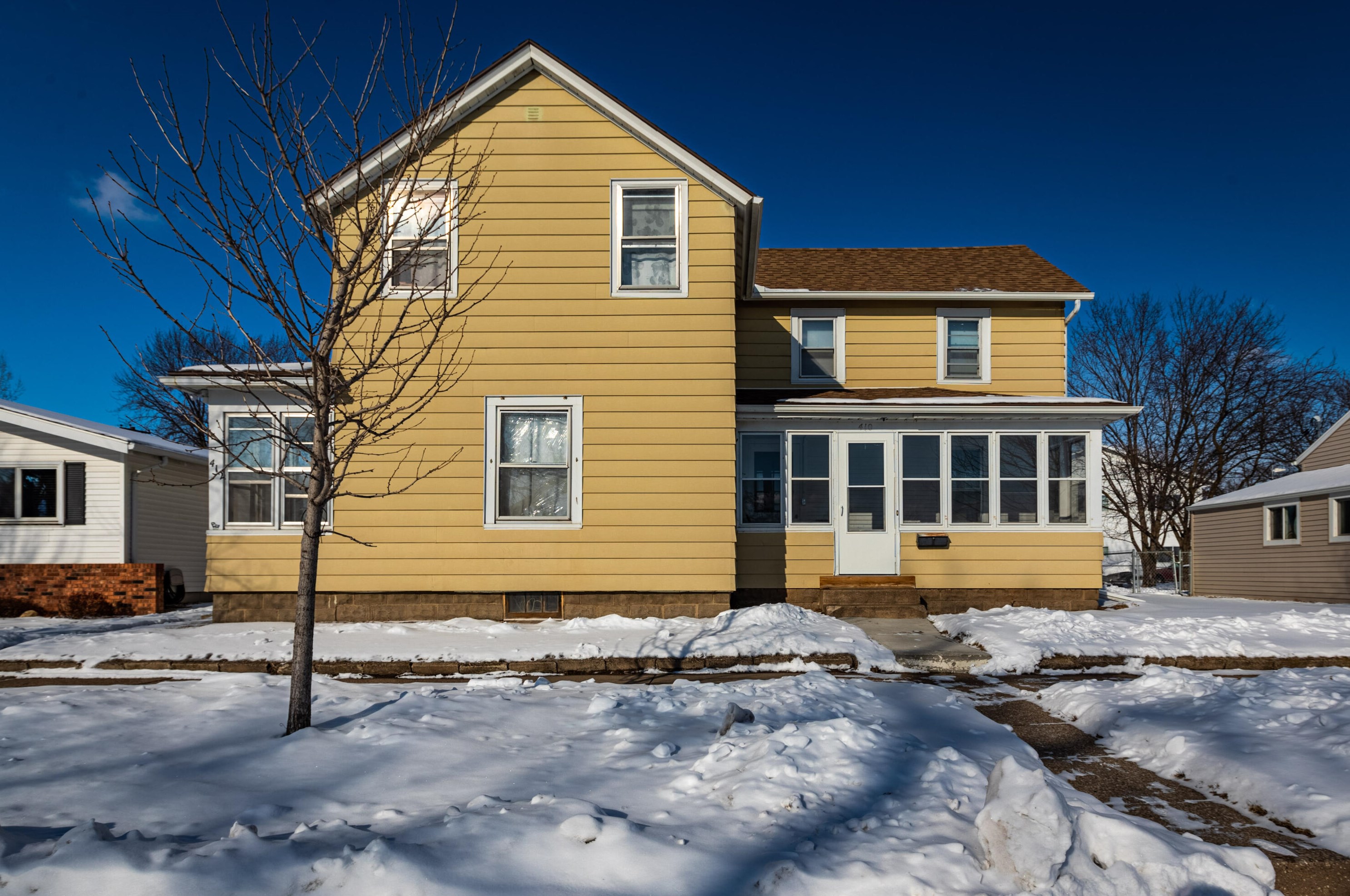 410-412 S 1st St, La Crescent, MN 55947