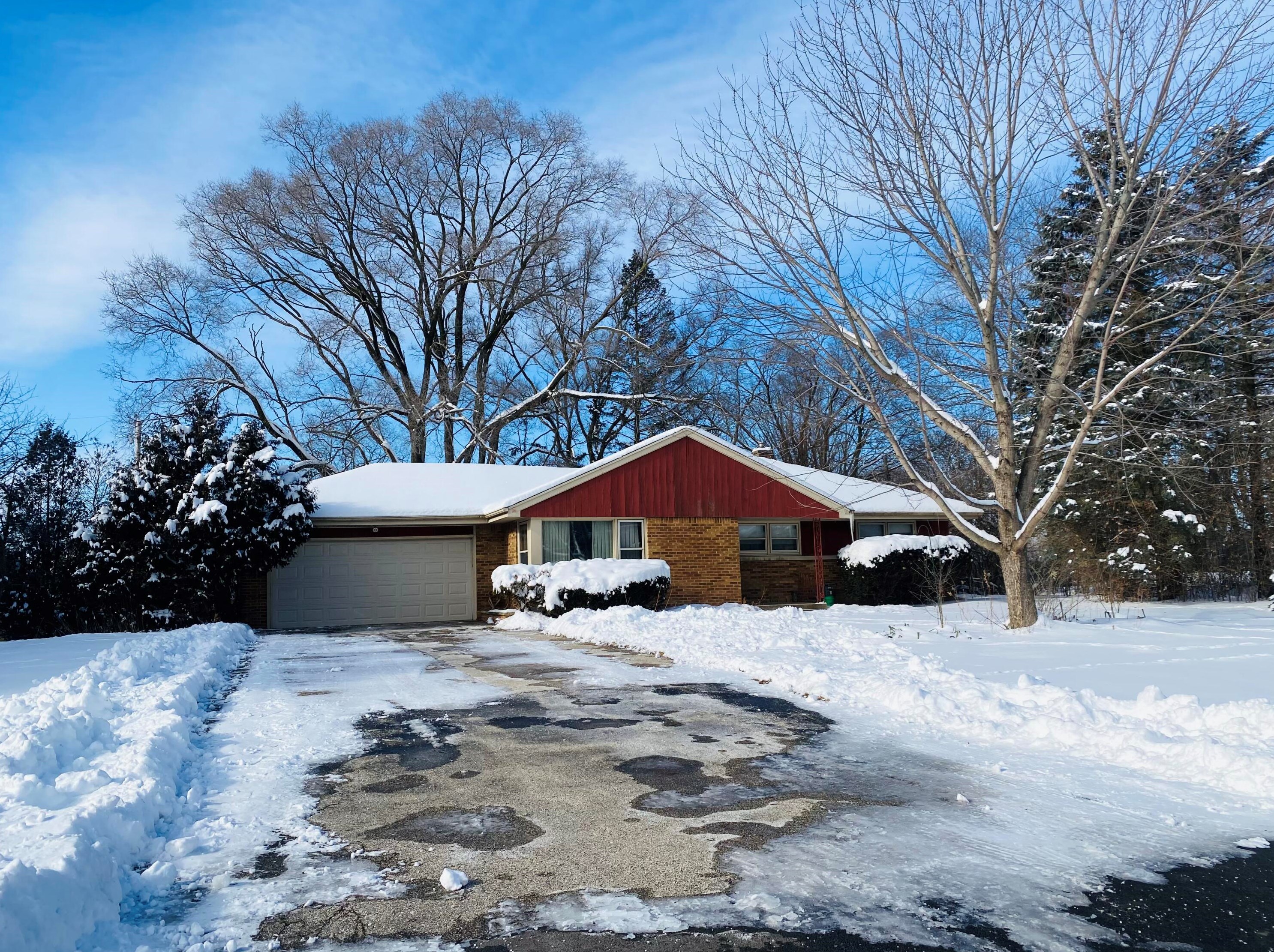 3885 144th St, Brookfield WI  53005-2364 exterior