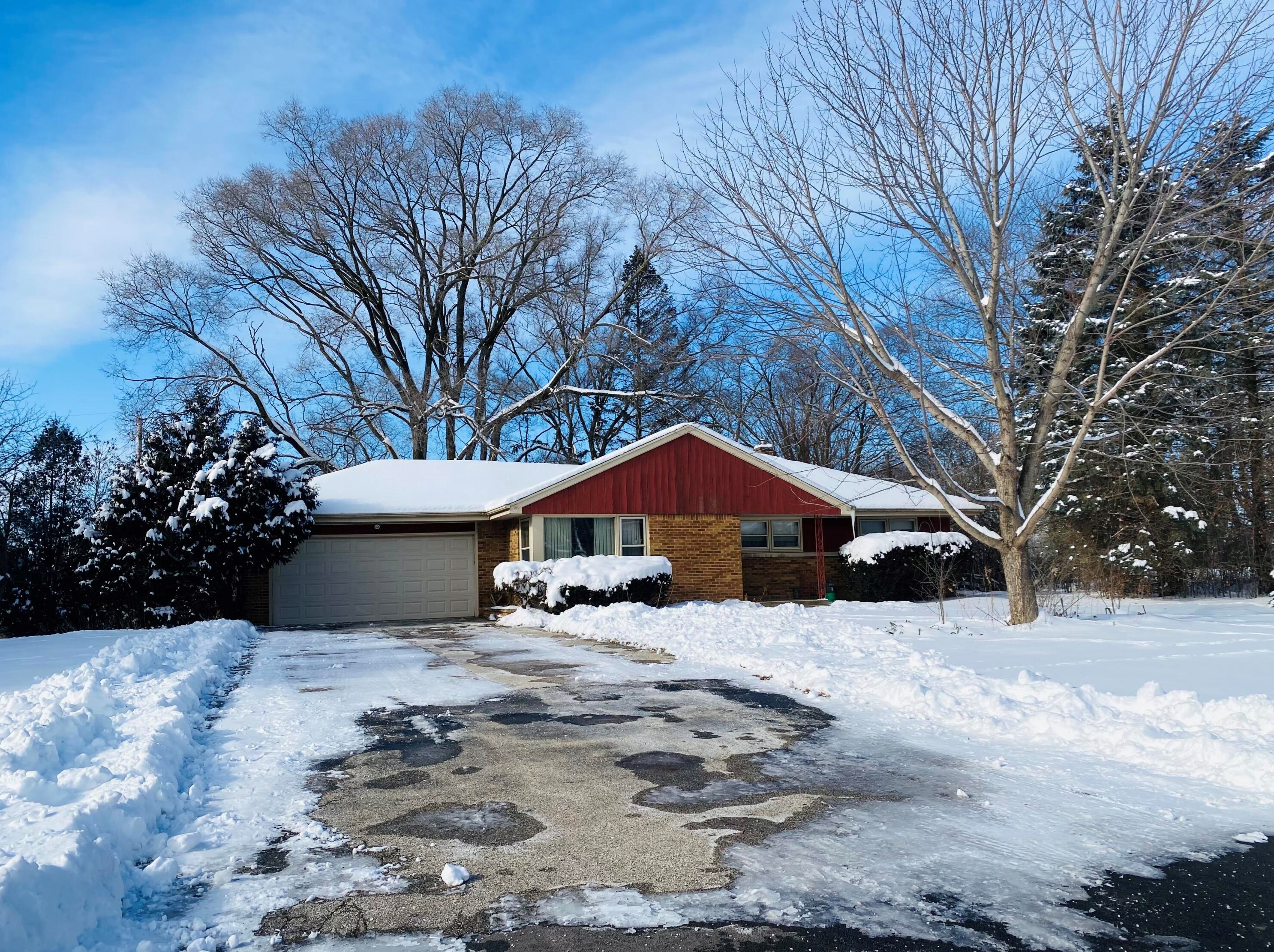 3885 144th St, Brookfield WI  53005-2364 exterior