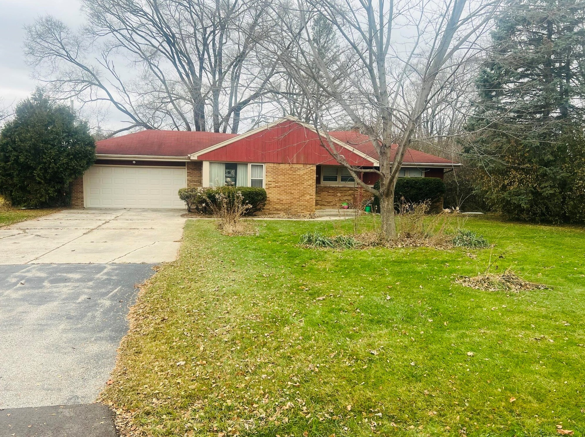 3885 144th St, Brookfield, WI 53005-2364