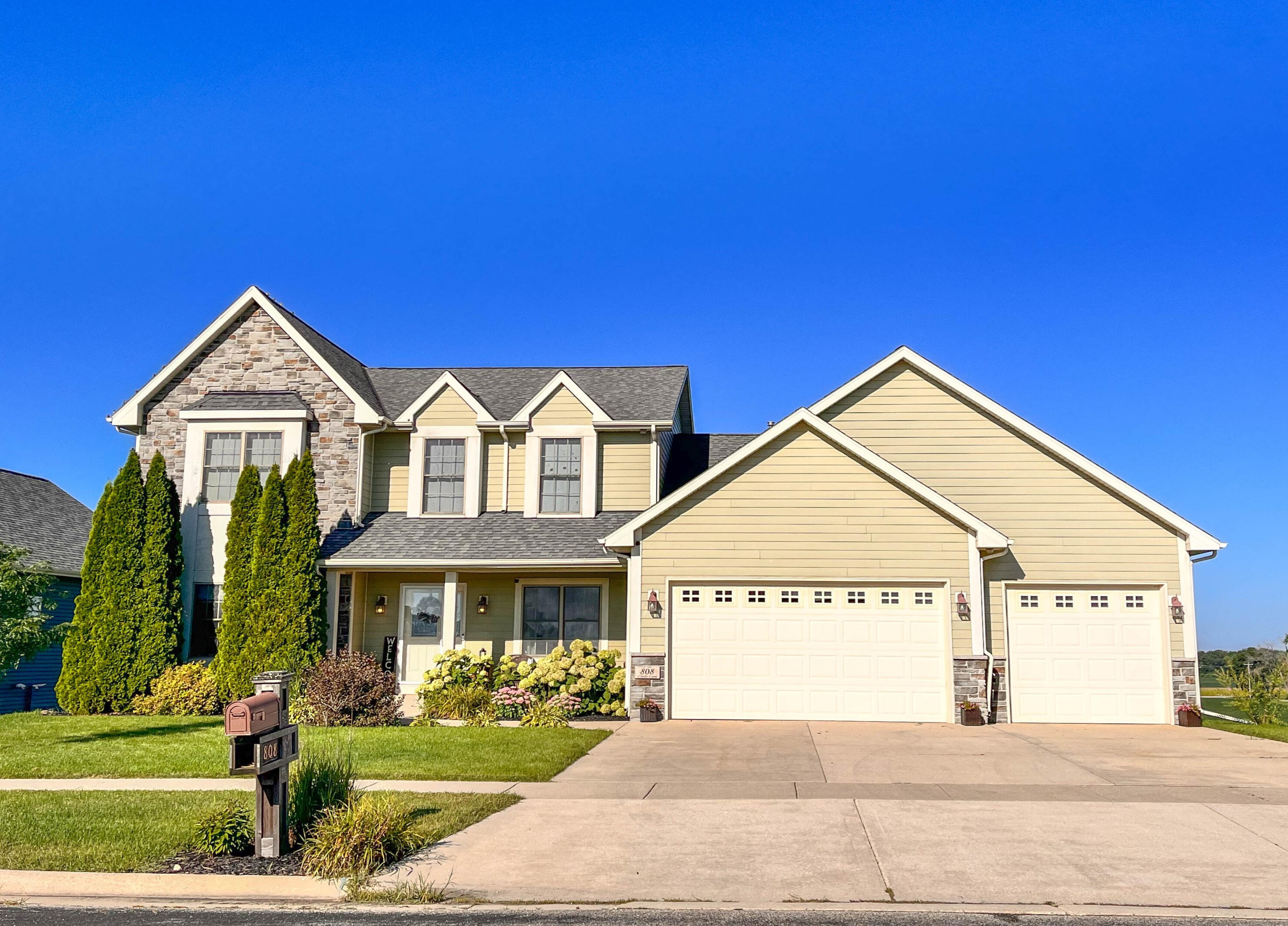 808 Linda Ln, Watertown, WI 53094