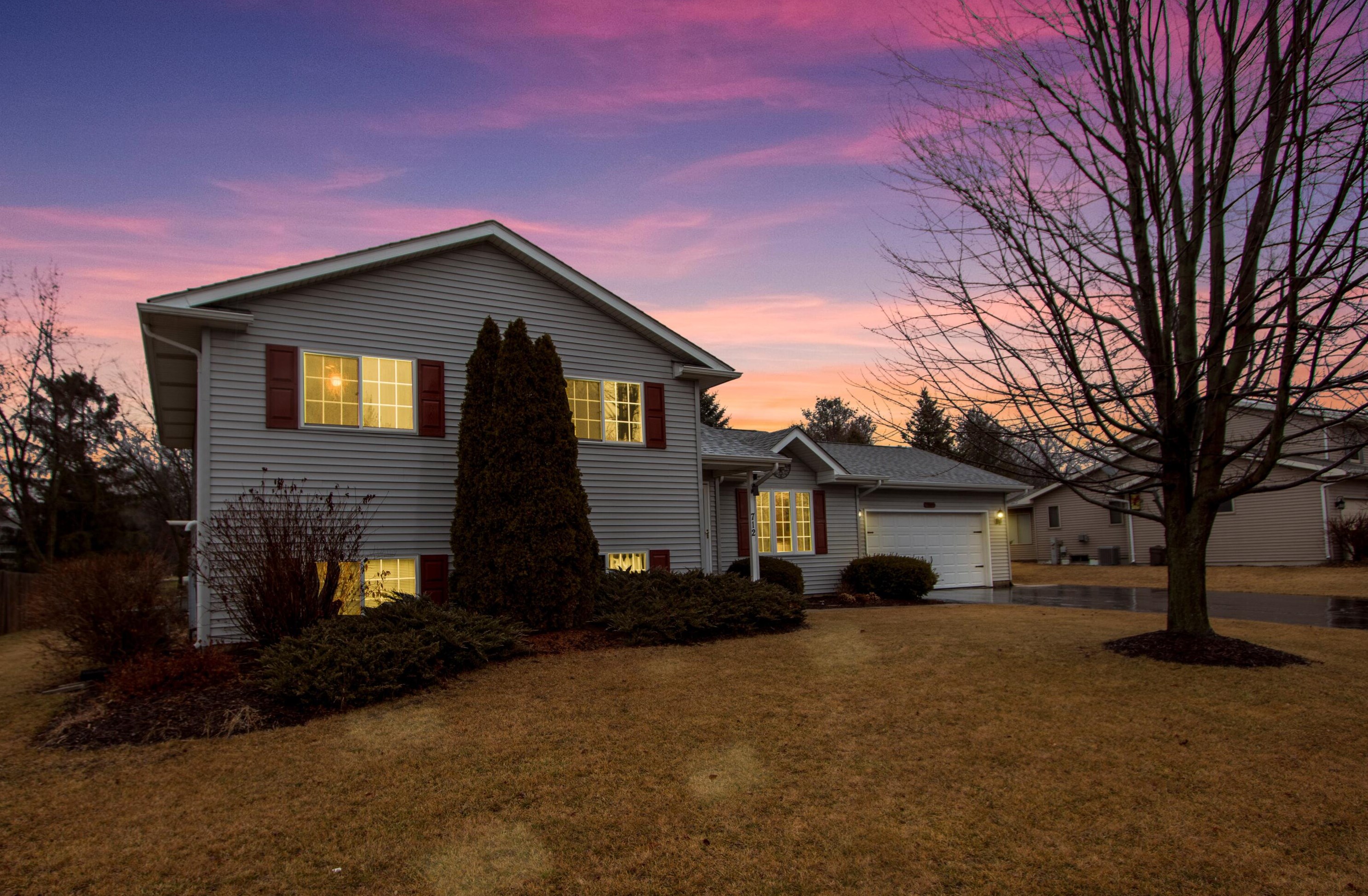 712 Estate Dr, Twin Lakes, WI 53181