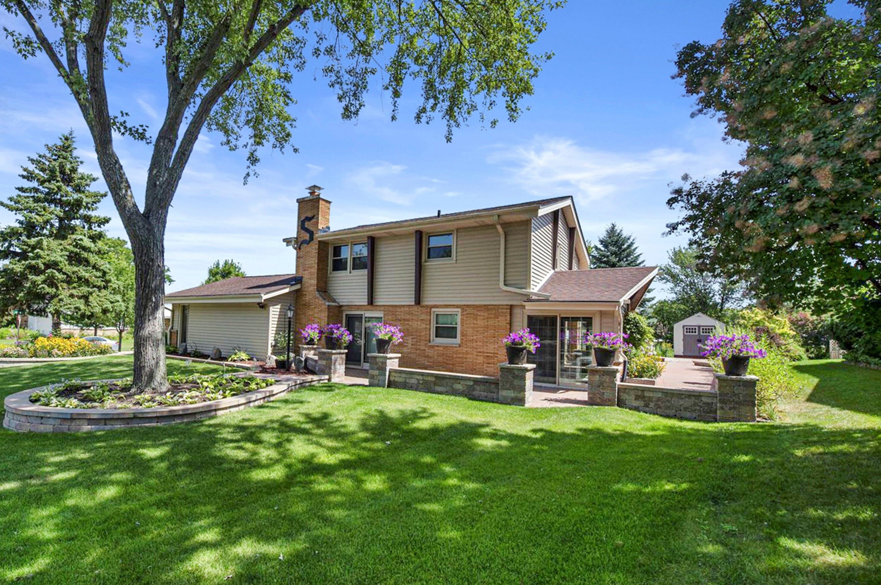 5095 Surrey Ln, Greendale, WI 53129