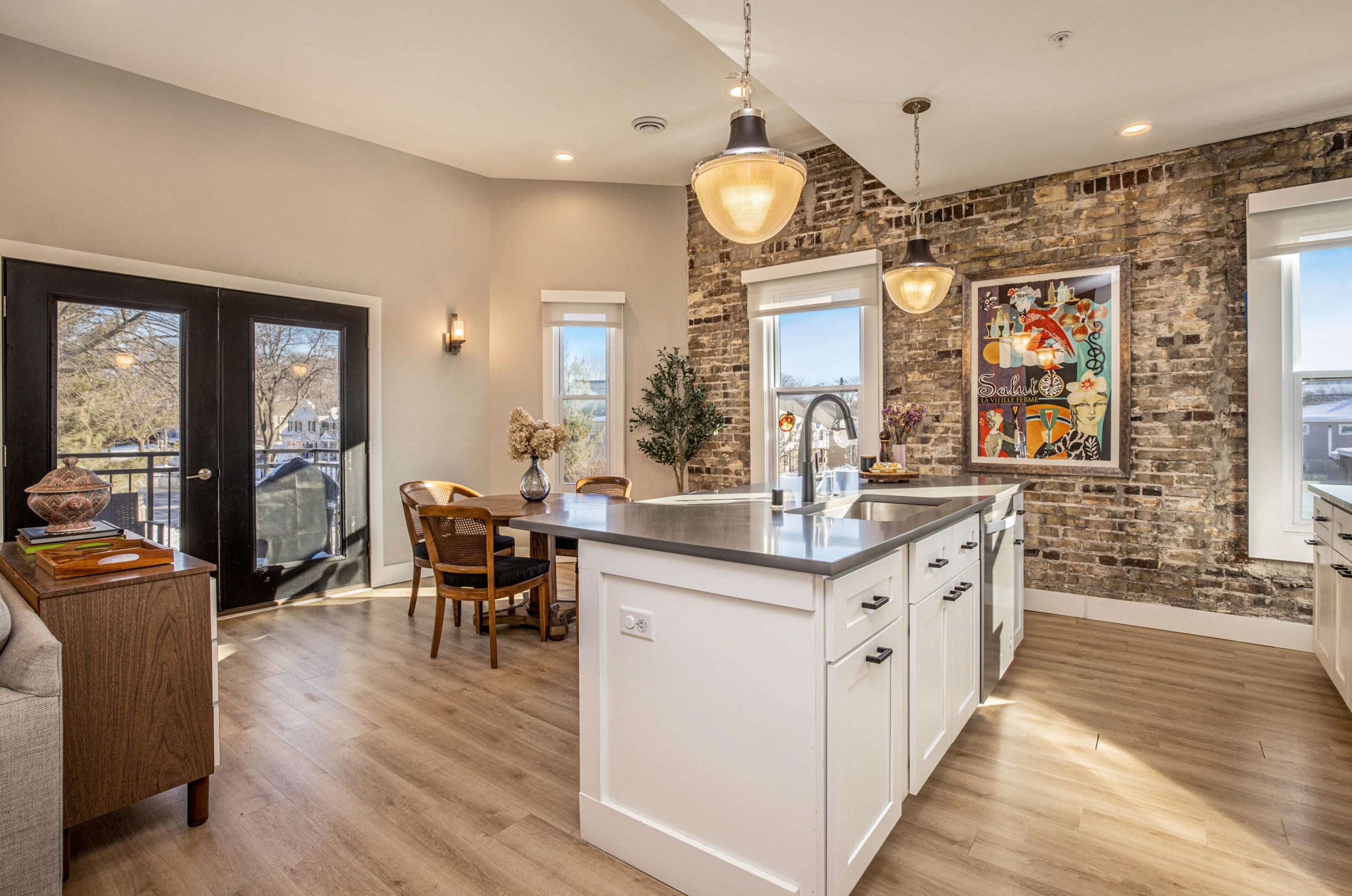 4001 N Downer Ave #a, Milwaukee, WI 53211