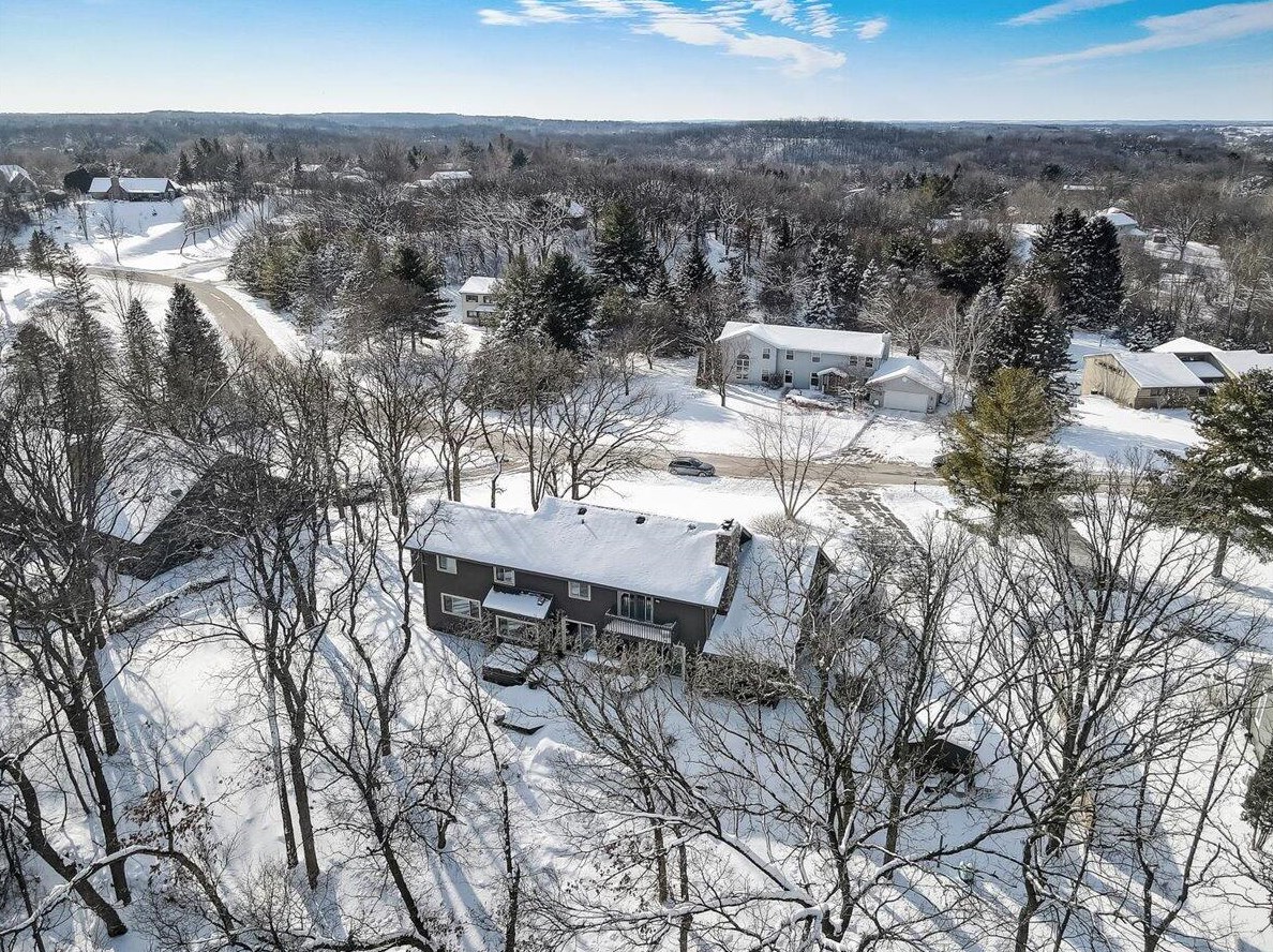 508 Thomas Rd, Wales, WI 53183
