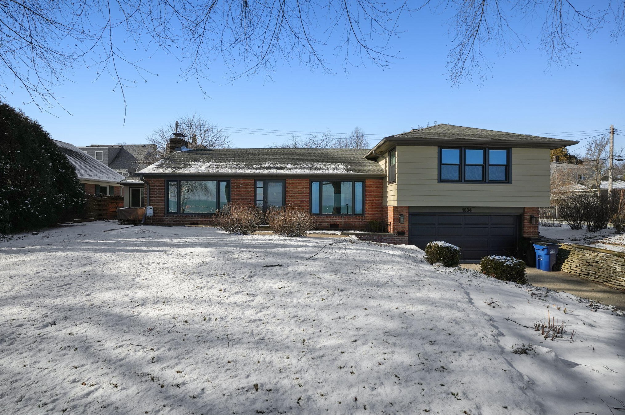 1634 Main St, Racine, WI 53402-4927