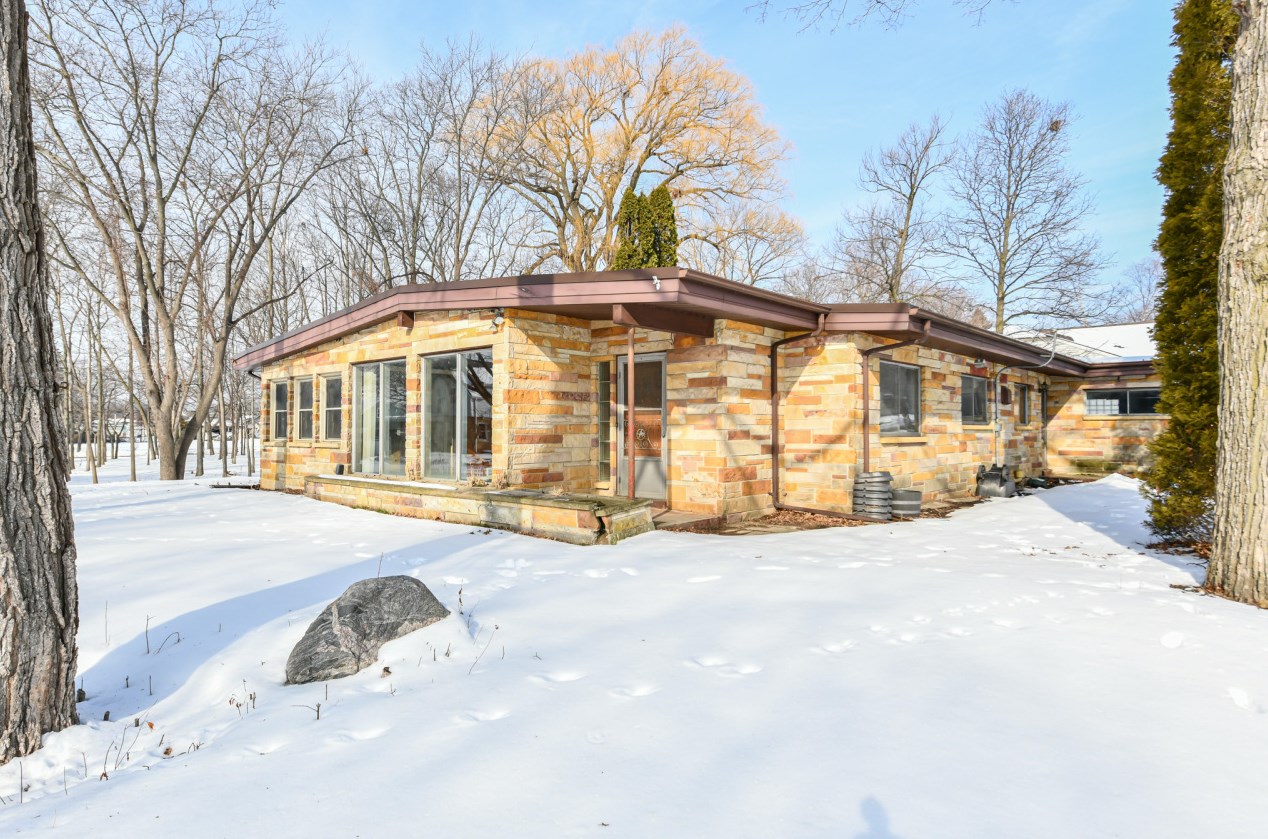 5985 Brandtwood Ct, Cudahy, WI 53110-3405