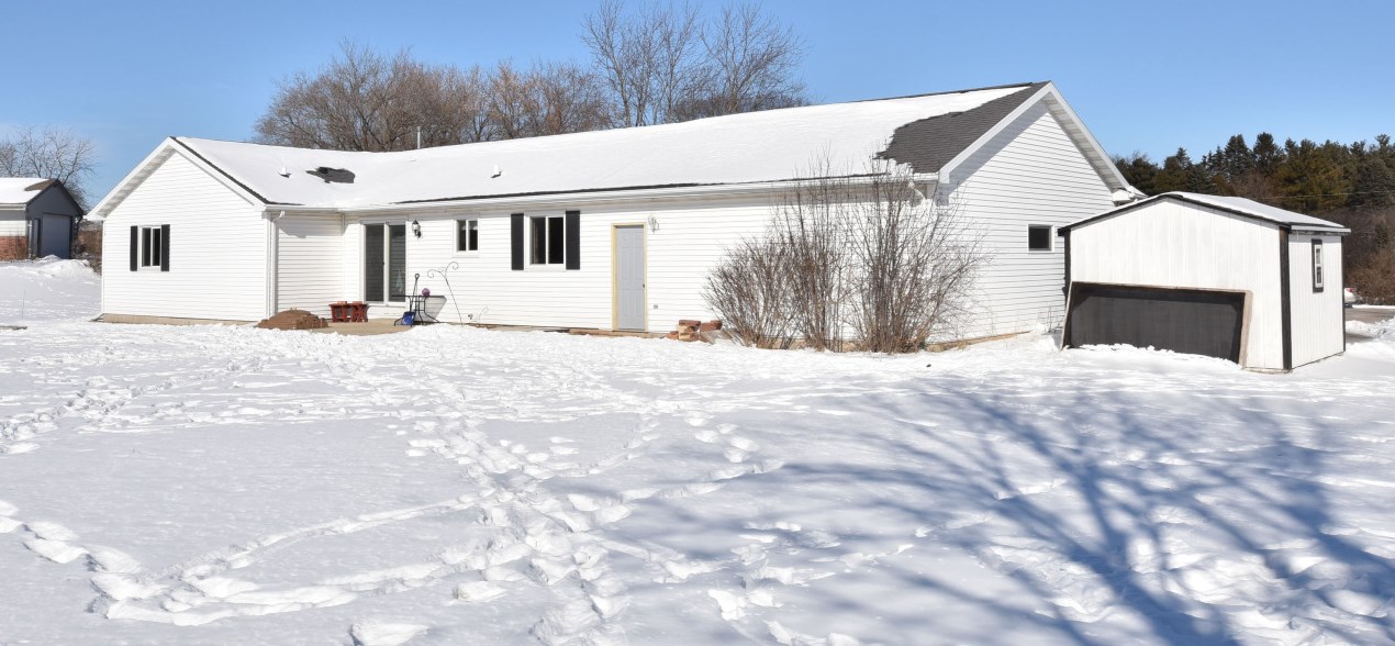 1425 Hickory Ct, Grafton, WI 53024-1184