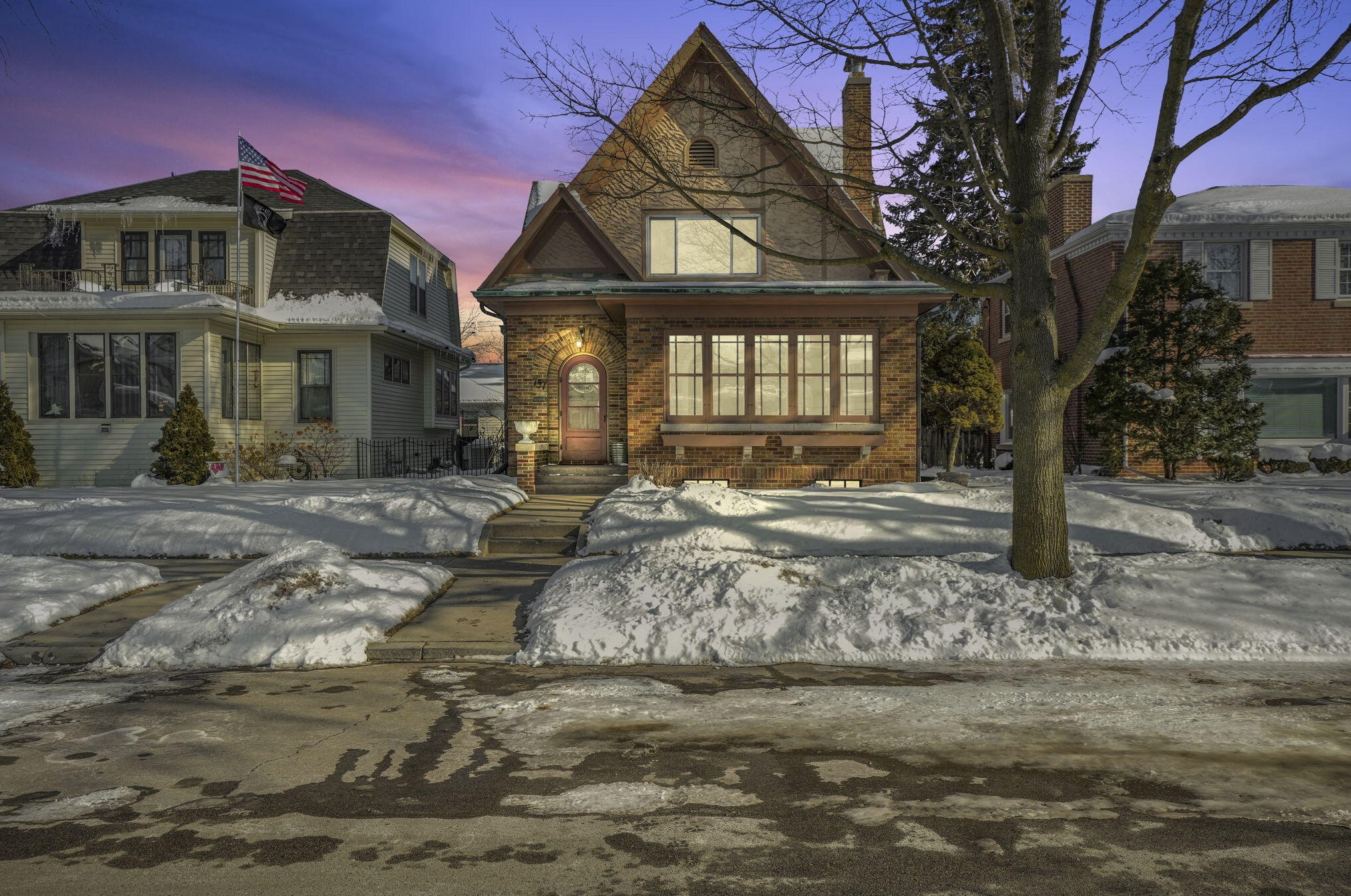 737 Blaine Ave, Racine, WI 53405-2405