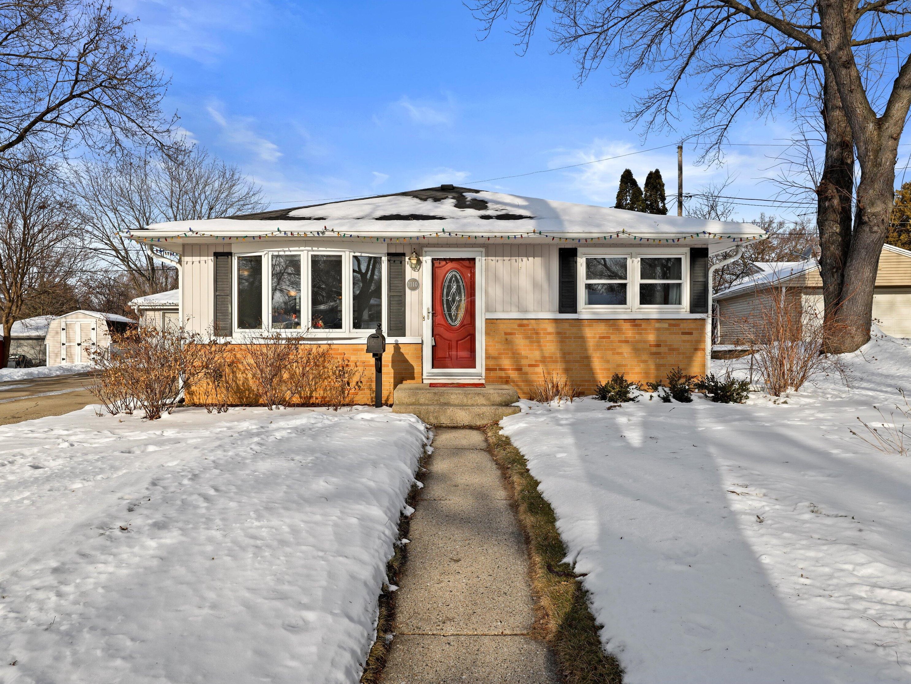 1110 Evergreen Dr, Waukesha, WI 53188