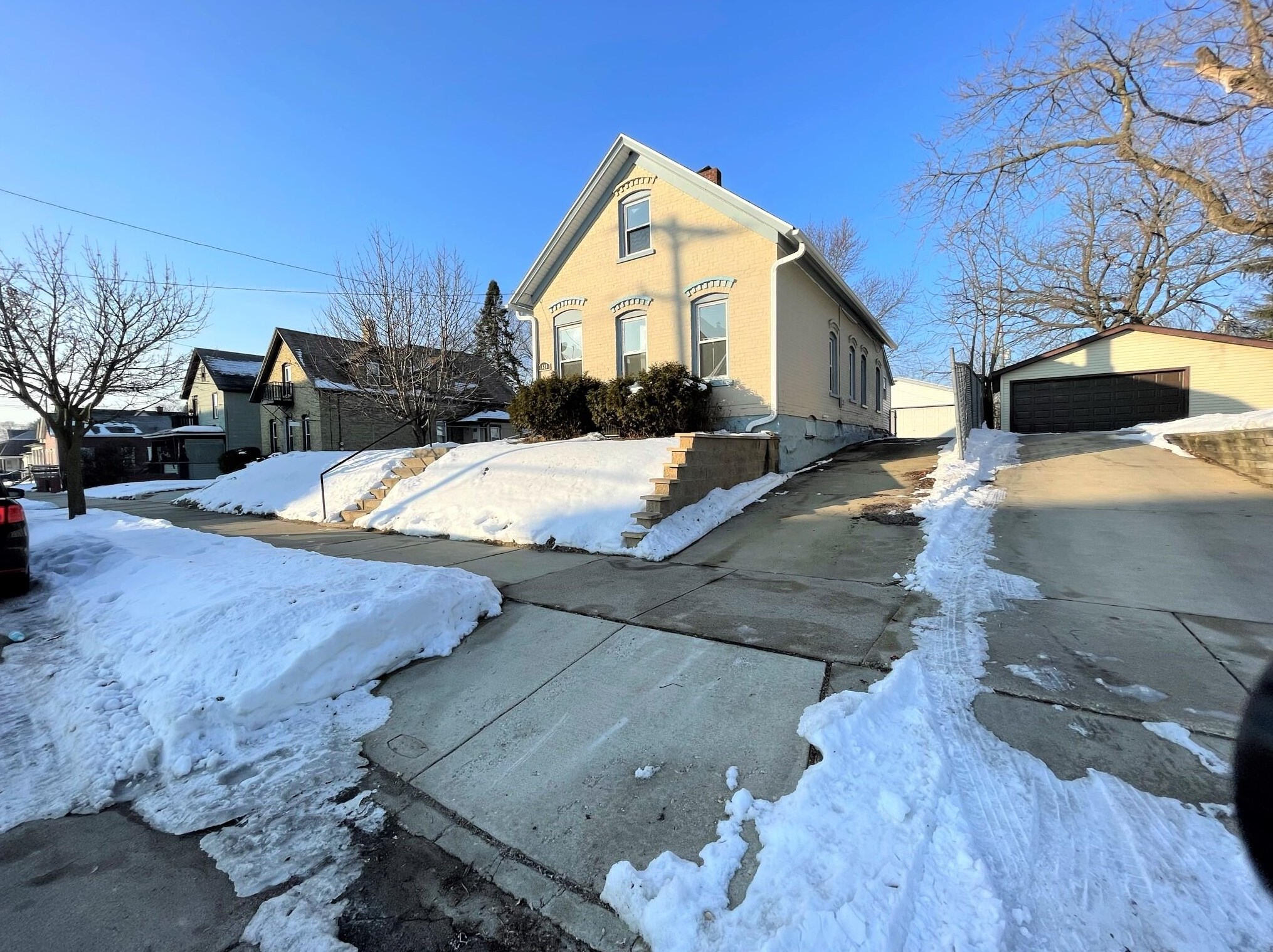 1628 Lasalle St, Racine, WI 53402