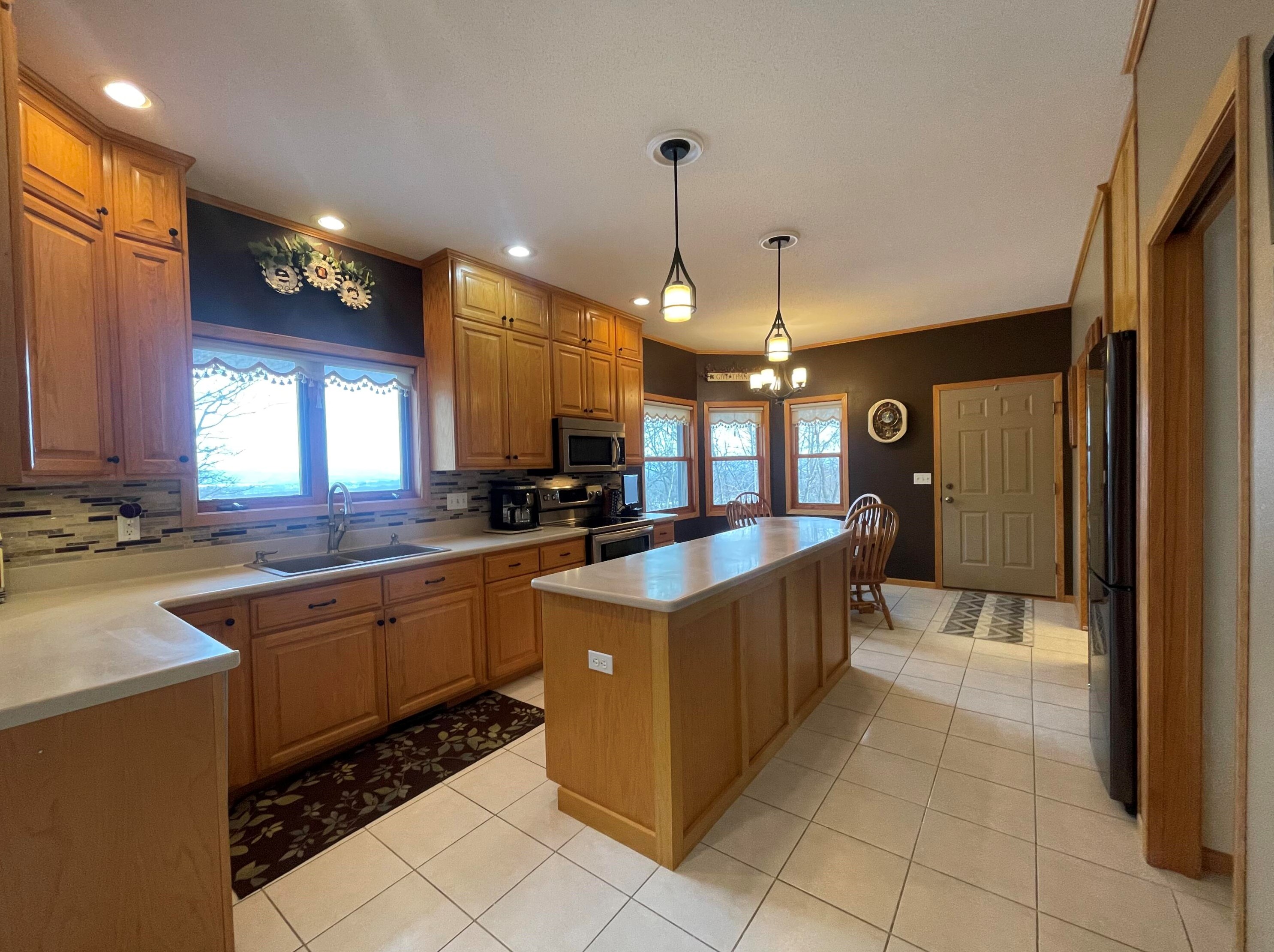 88 Mcintosh Rd E, La Crescent, MN 55947