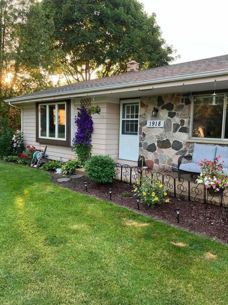 1918 Maple Dale Rd, West Bend, WI 53090